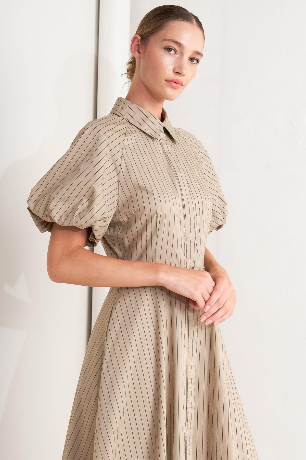 VESTIDO MIDI TEJIDO CLÁSICO NEUTRO