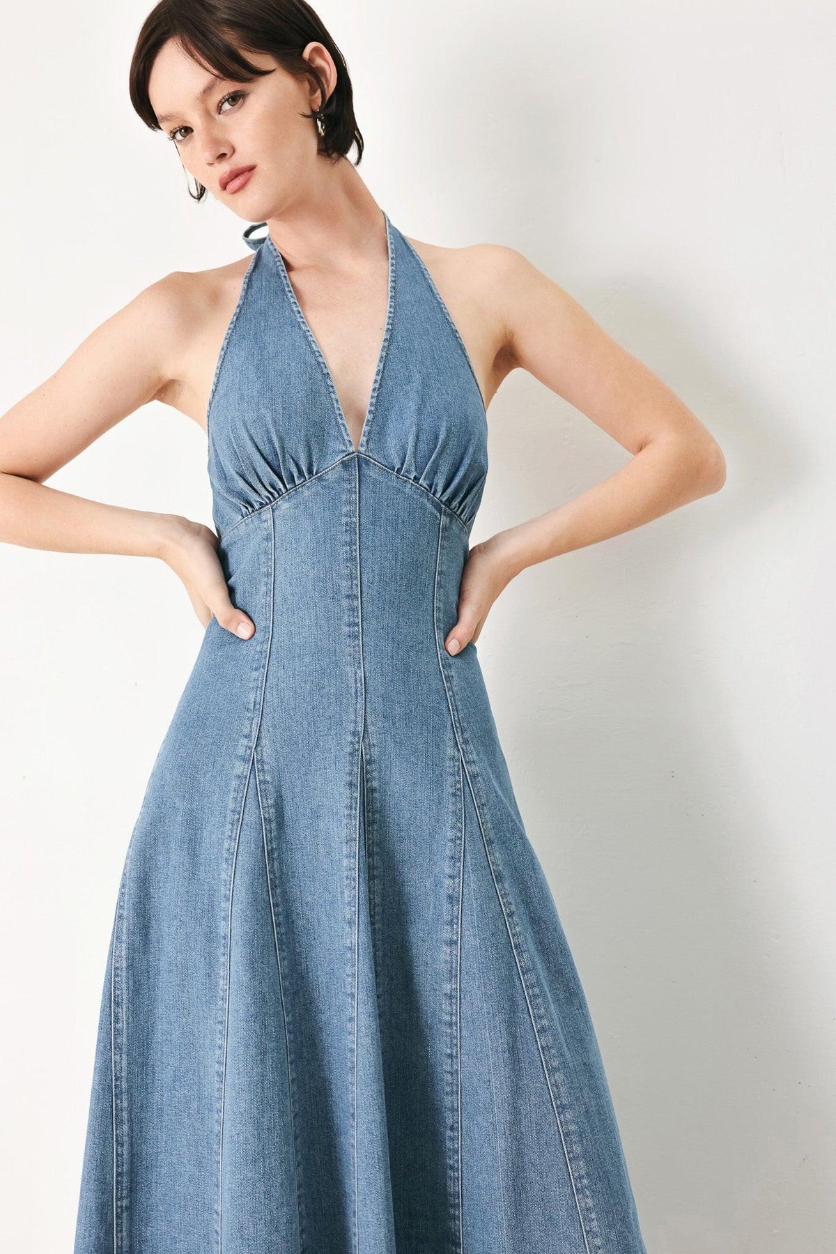 VESTIDO MIDI DE DENIM CON ESTAMPADO FLORAL AZUL