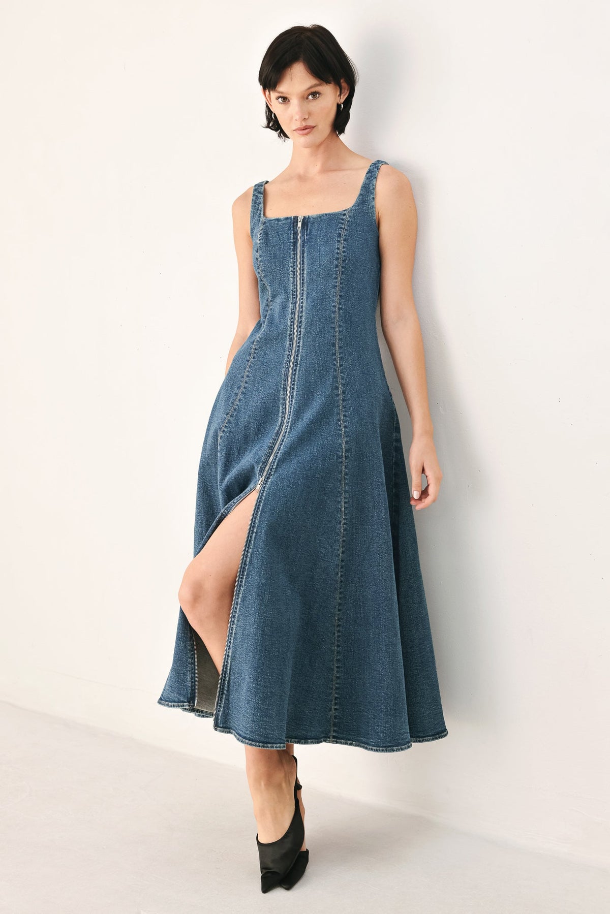 VESTIDO MIDI DE DENIM CON CREMALLERA FRONTAL EN AZUL HORIZONTE