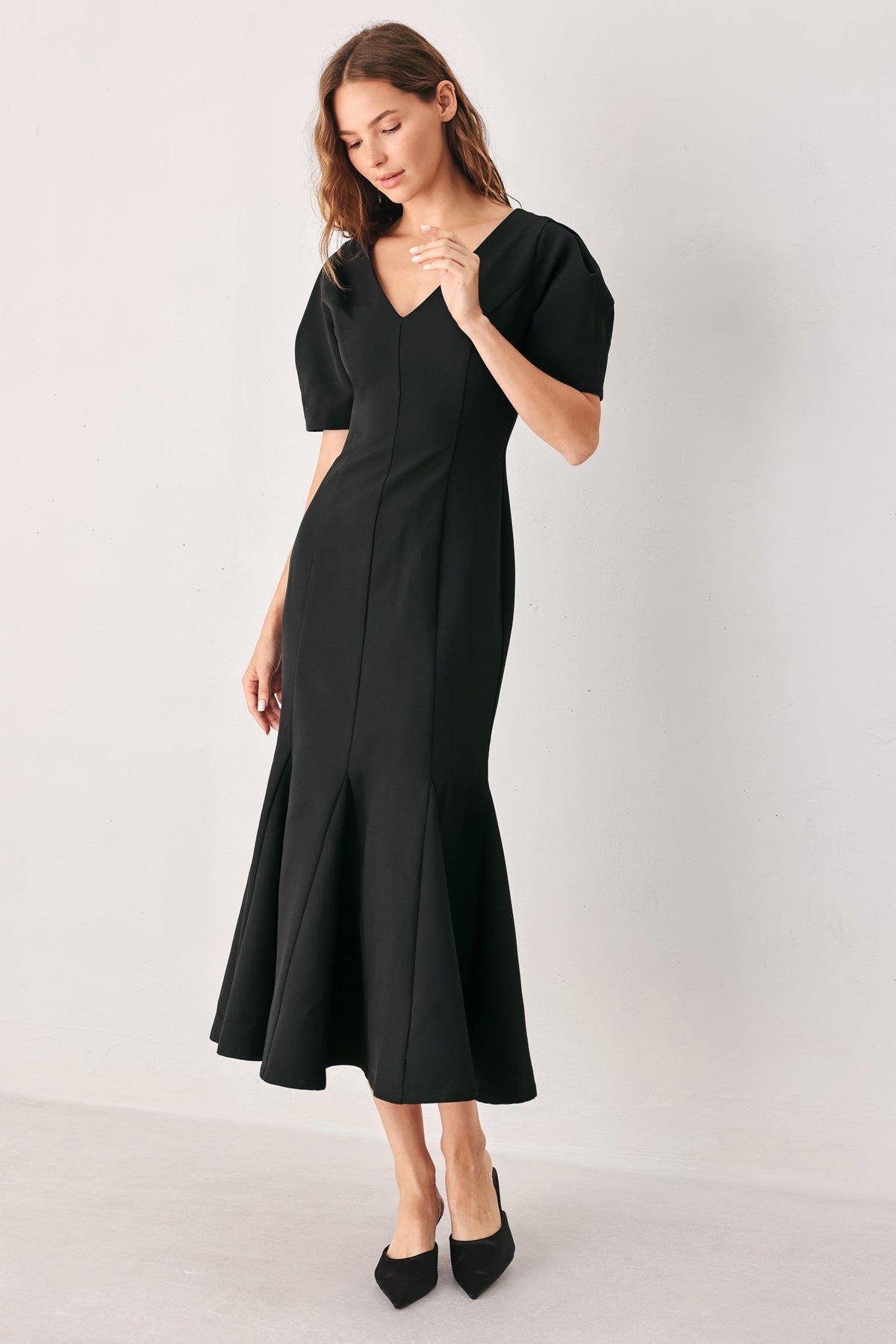 VESTIDO MIDI DE PUNTO CON MANGAS ABULLONADAS SOIRÉE