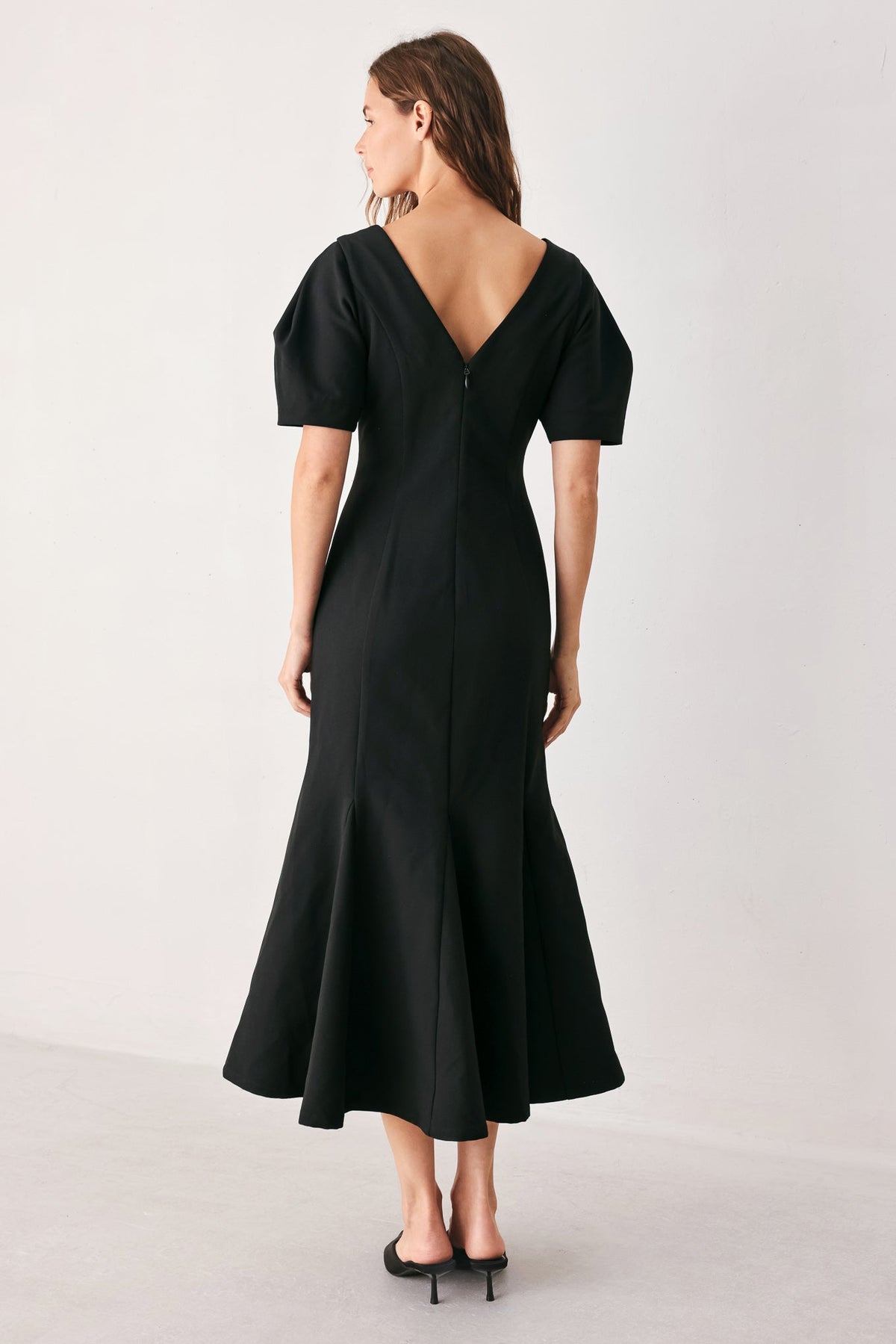 VESTIDO MIDI DE PUNTO CON MANGAS ABULLONADAS SOIRÉE