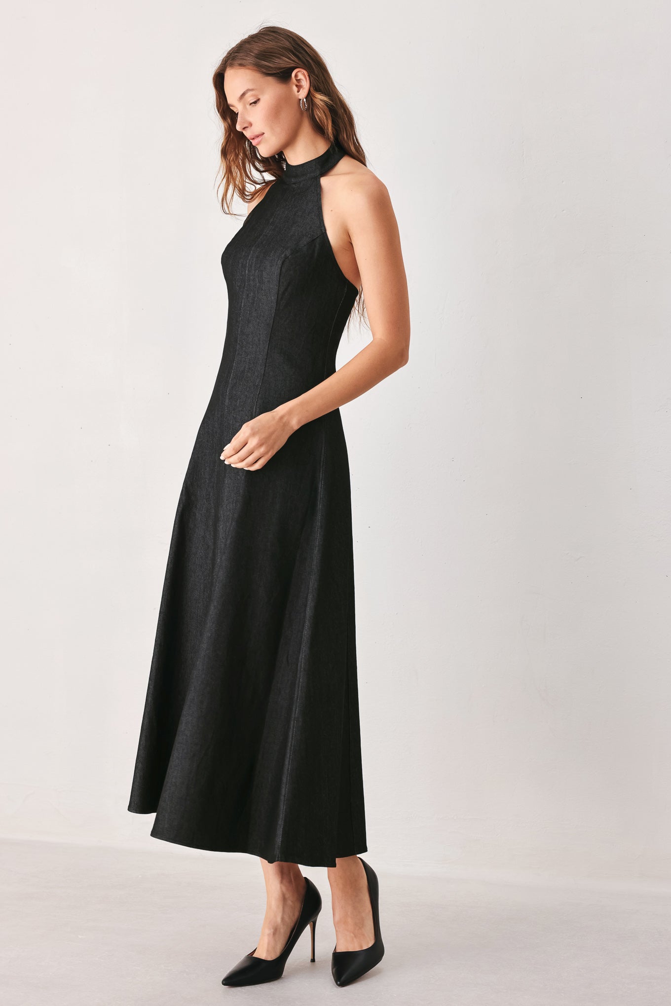 VESTIDO MIDI DE MEZCLILLA CON CUELLO HALTER AFTER DARK