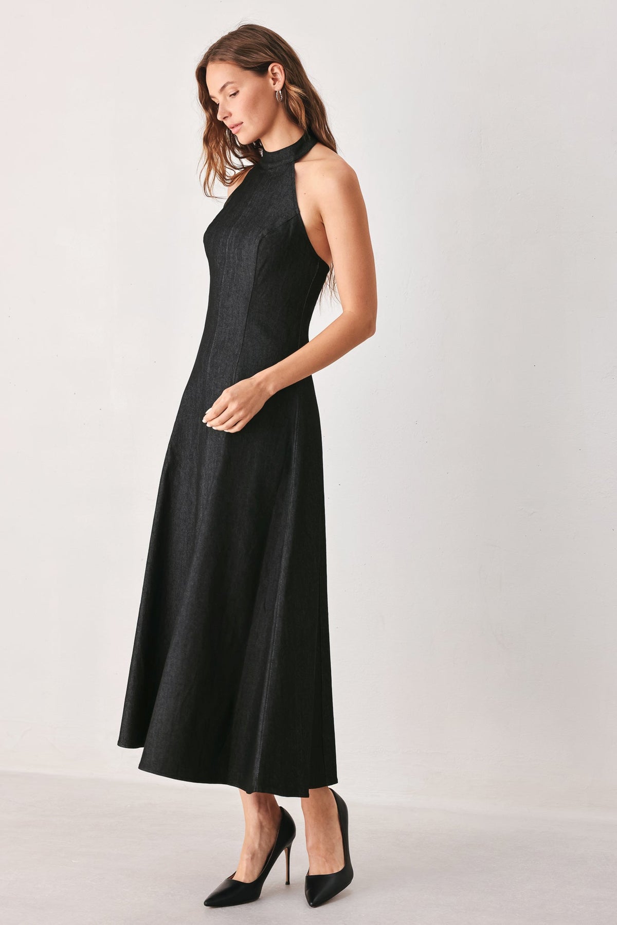 VESTIDO MIDI DE MEZCLILLA CON CUELLO HALTER AFTER DARK