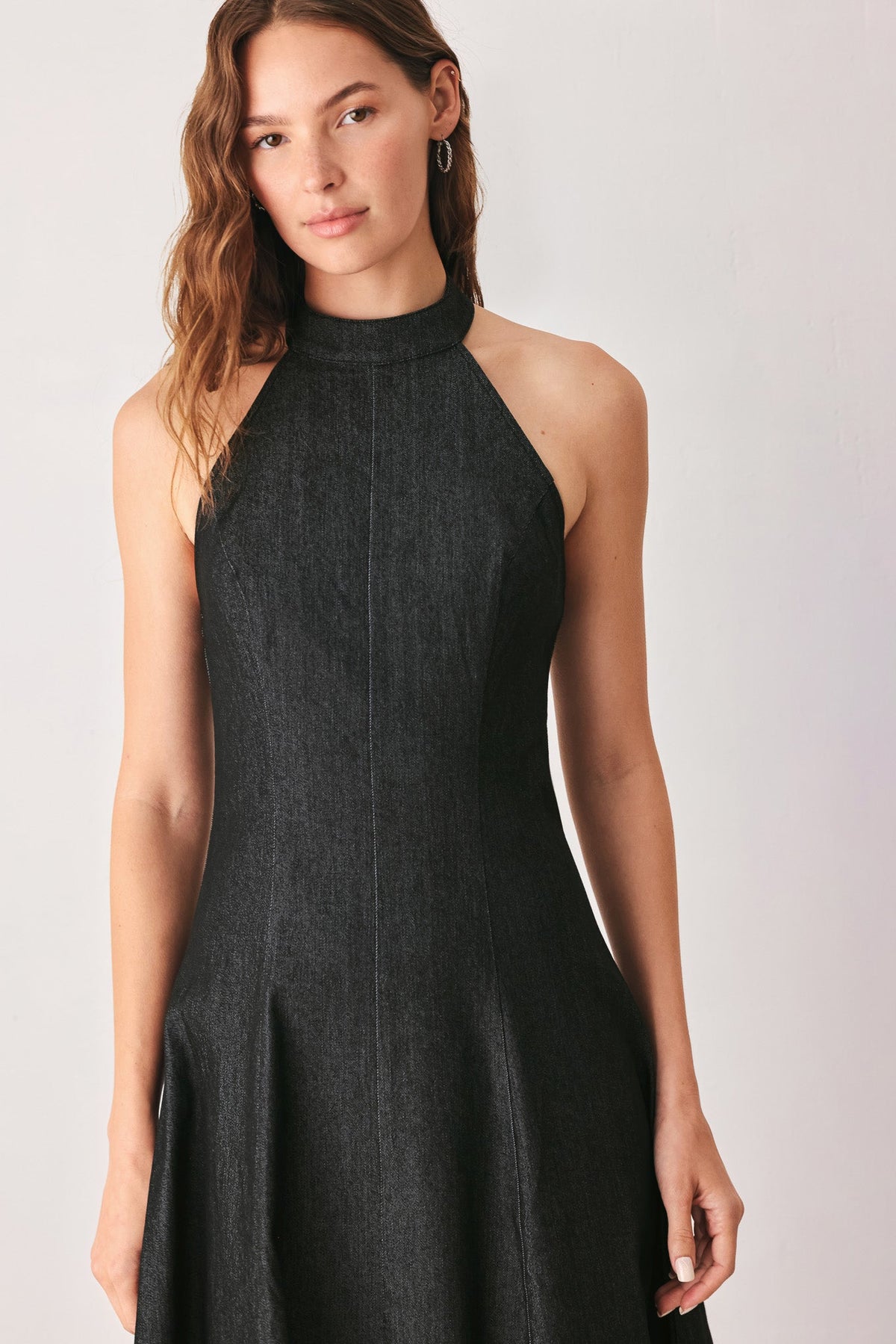 VESTIDO MIDI DE MEZCLILLA CON CUELLO HALTER AFTER DARK