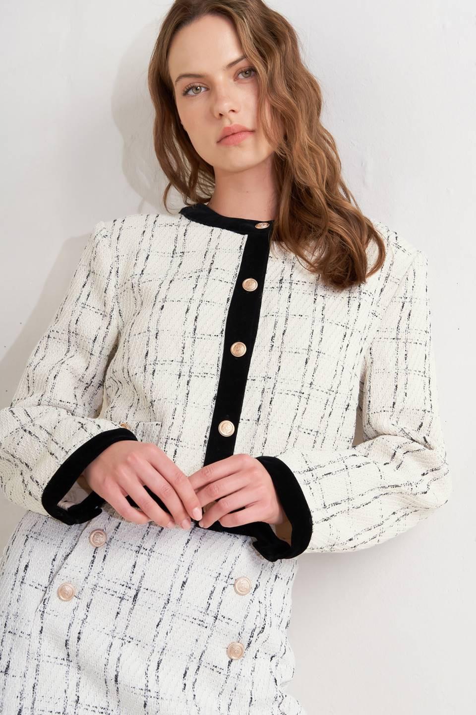 CHAQUETA CORTA DE TWEED TEJIDO CON DESTINO A PARÍS
