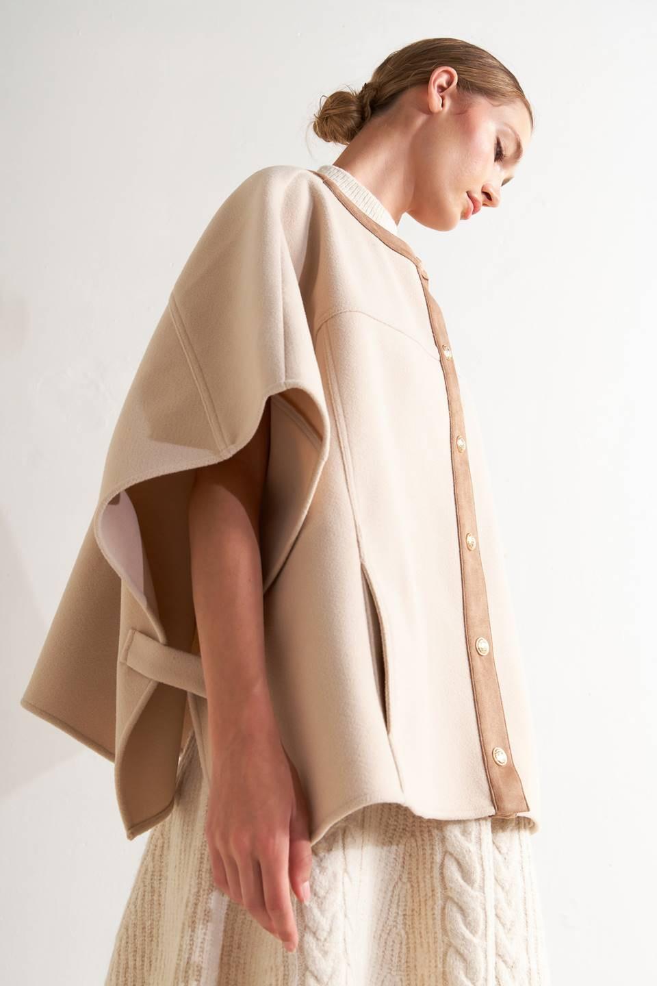 CAPELINA DE FIELTRO TEJIDO DE ELEGANCIA ATEMPORAL
