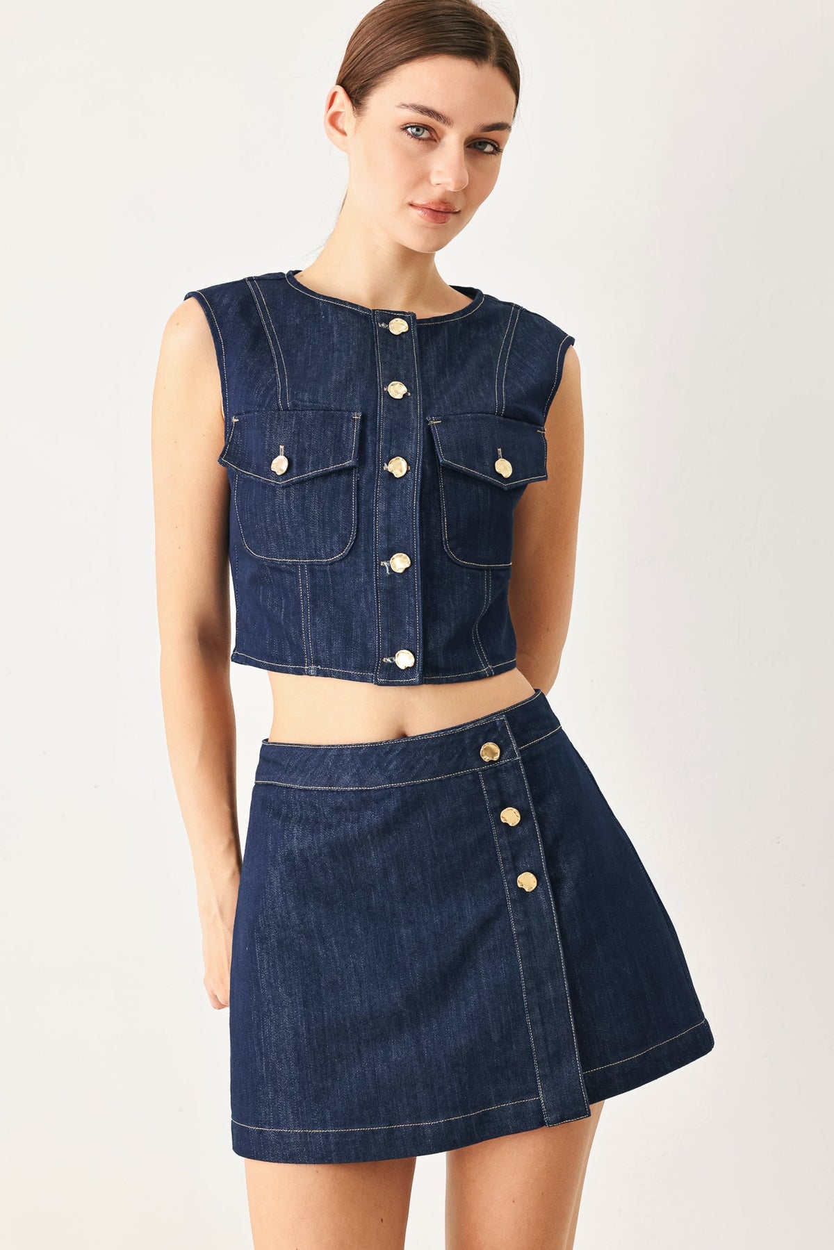 CHALECO CORTO DE DENIM ÍNDIGO ICÓNICO