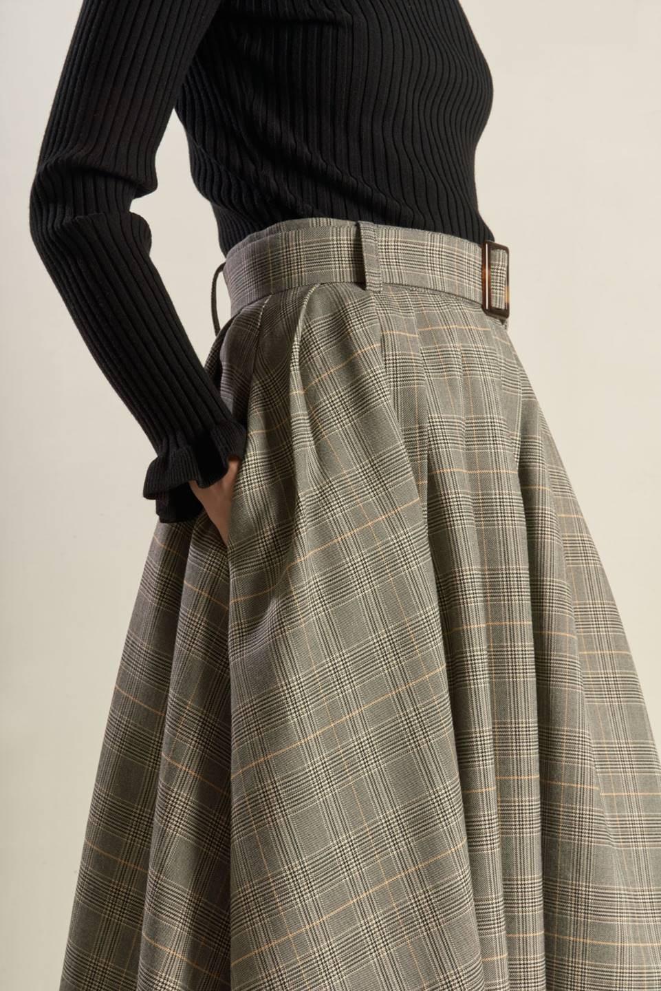 FALDA MIDI TEJIDA CON ENCANTO OSCURO