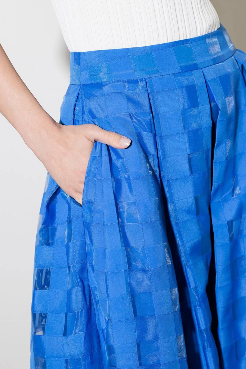 FALDA MIDI DE ORGANZA AZUL VIVE PARA NOSOTROS