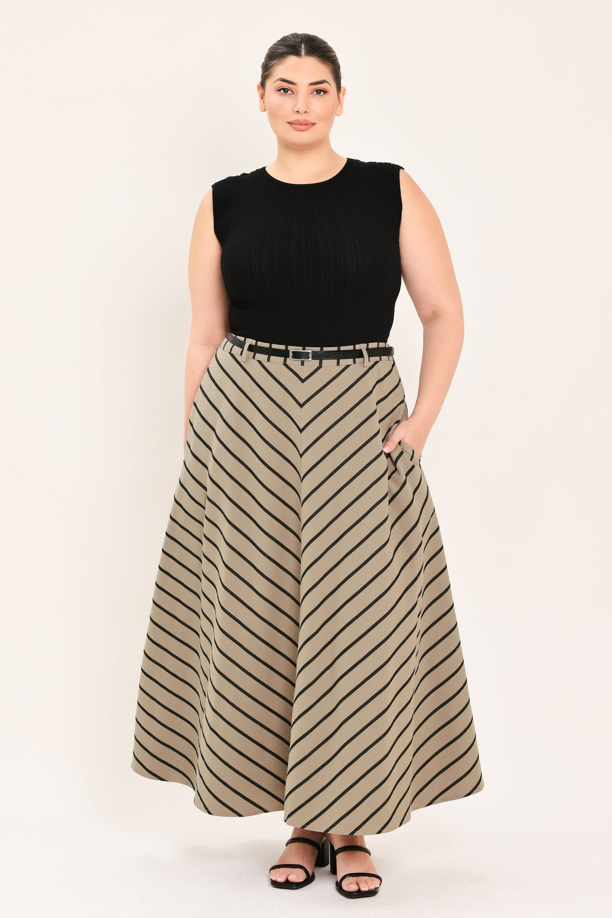 FALDA MIDI DE TEJIDO A RAYAS WEEKEND VIBE