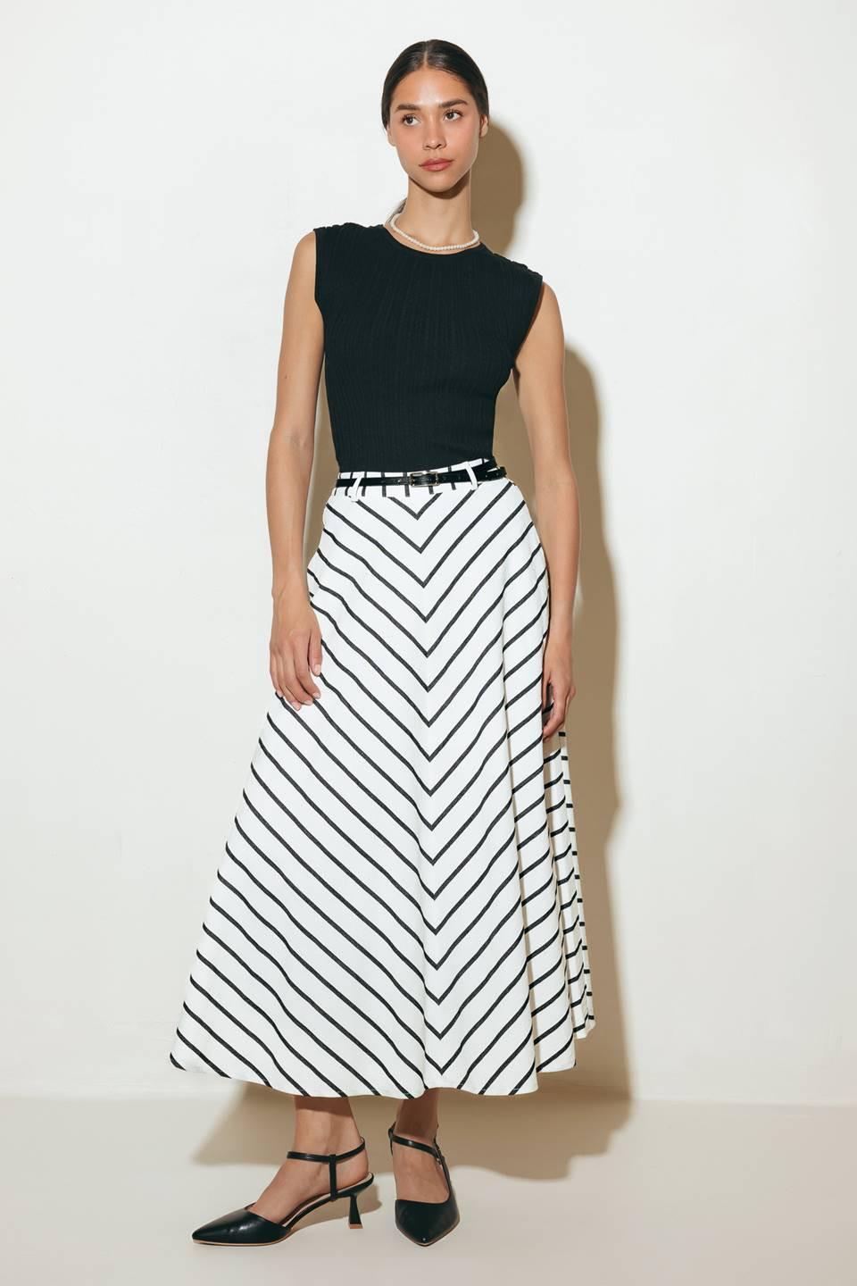 FALDA MIDI DE TEJIDO A RAYAS WEEKEND VIBE