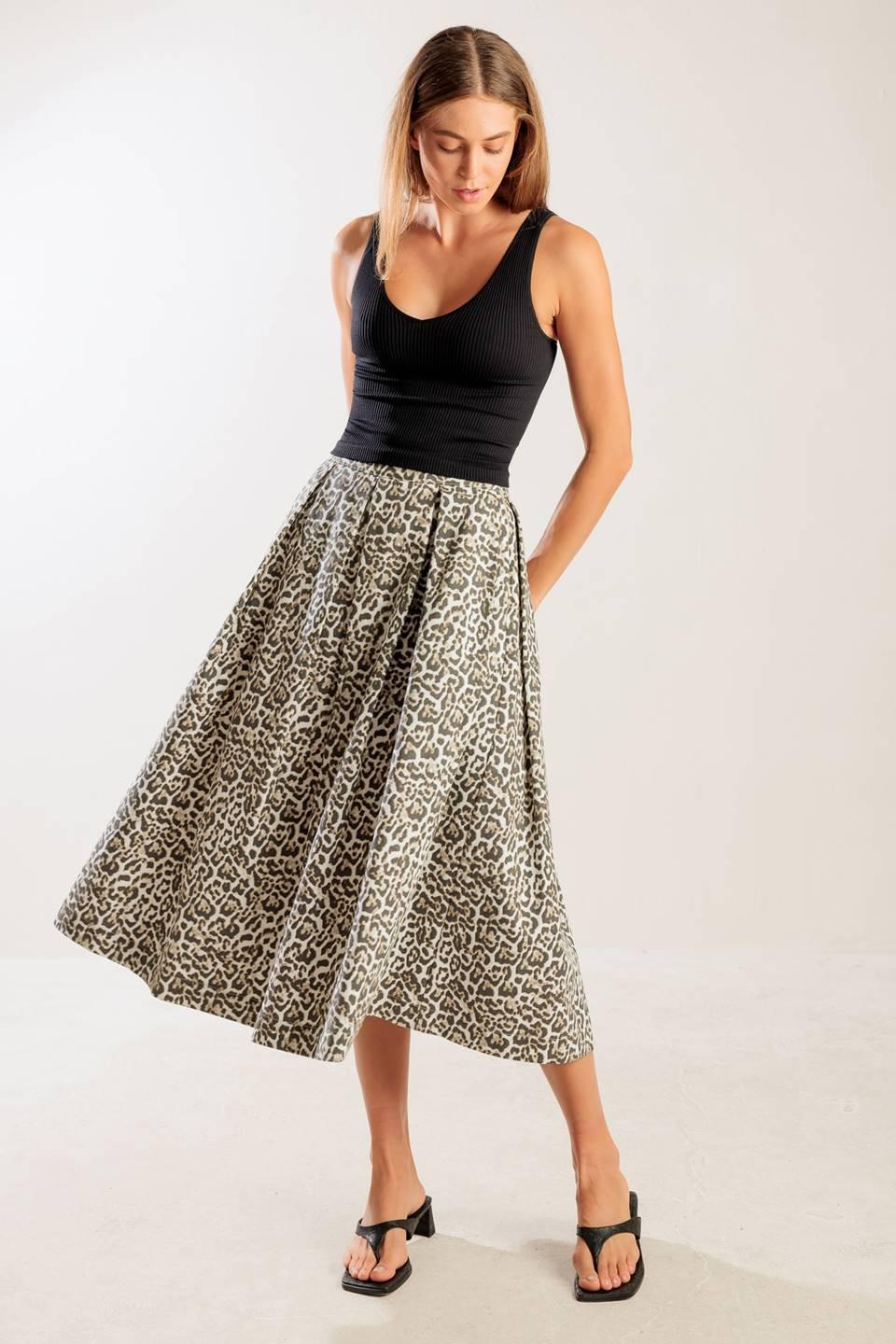 FALDA MIDI COMPLETA TEJIDA ALGO ESPECIAL