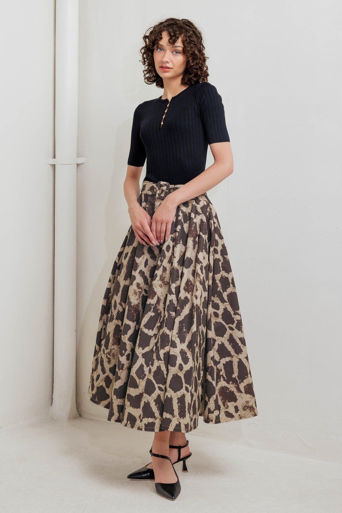 FALDA MIDI COMPLETA TEJIDA CON ESTAMPADO DE LEOPARDO