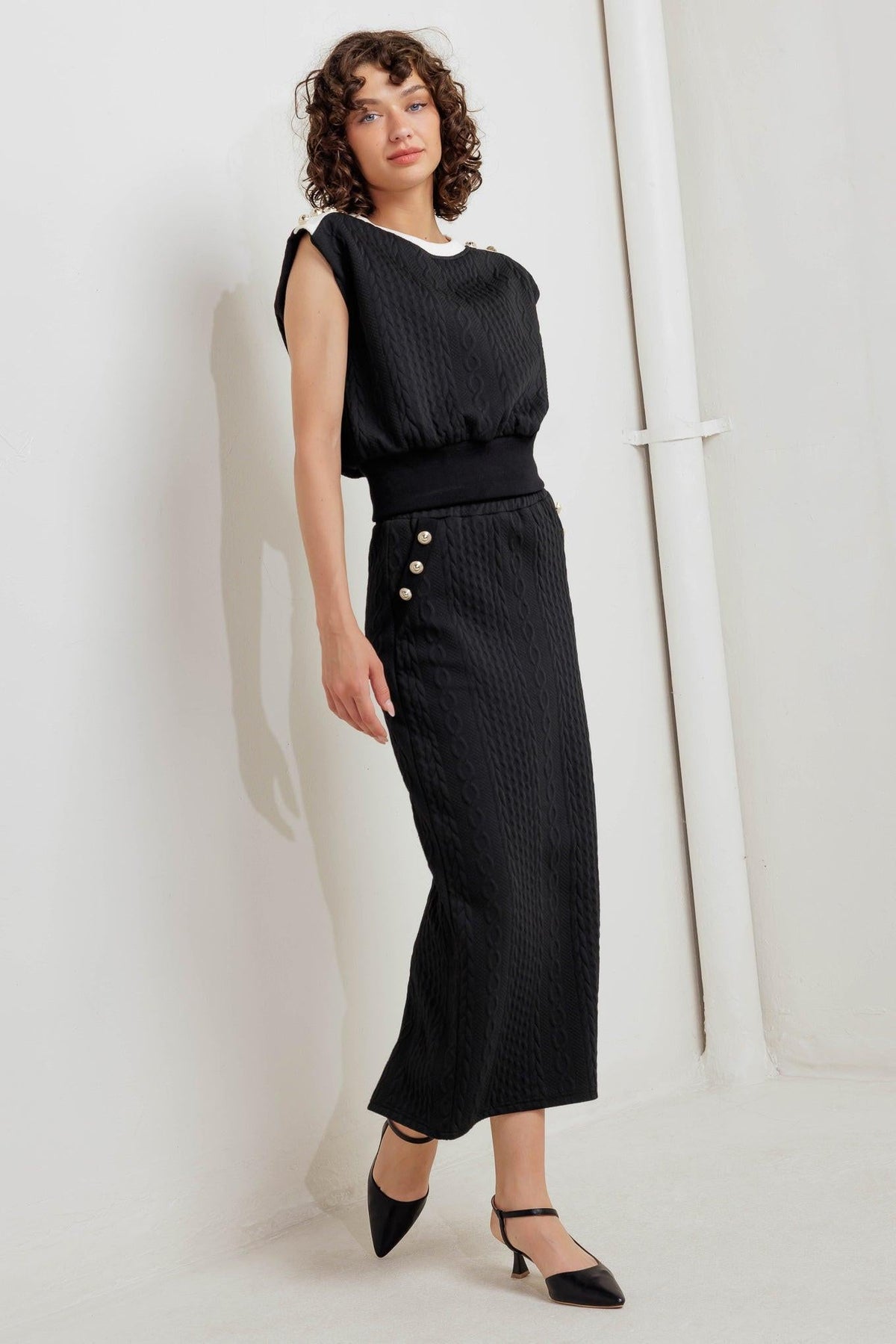 URBAN LUXE COMMAND KNIT MIDI SKIRT
