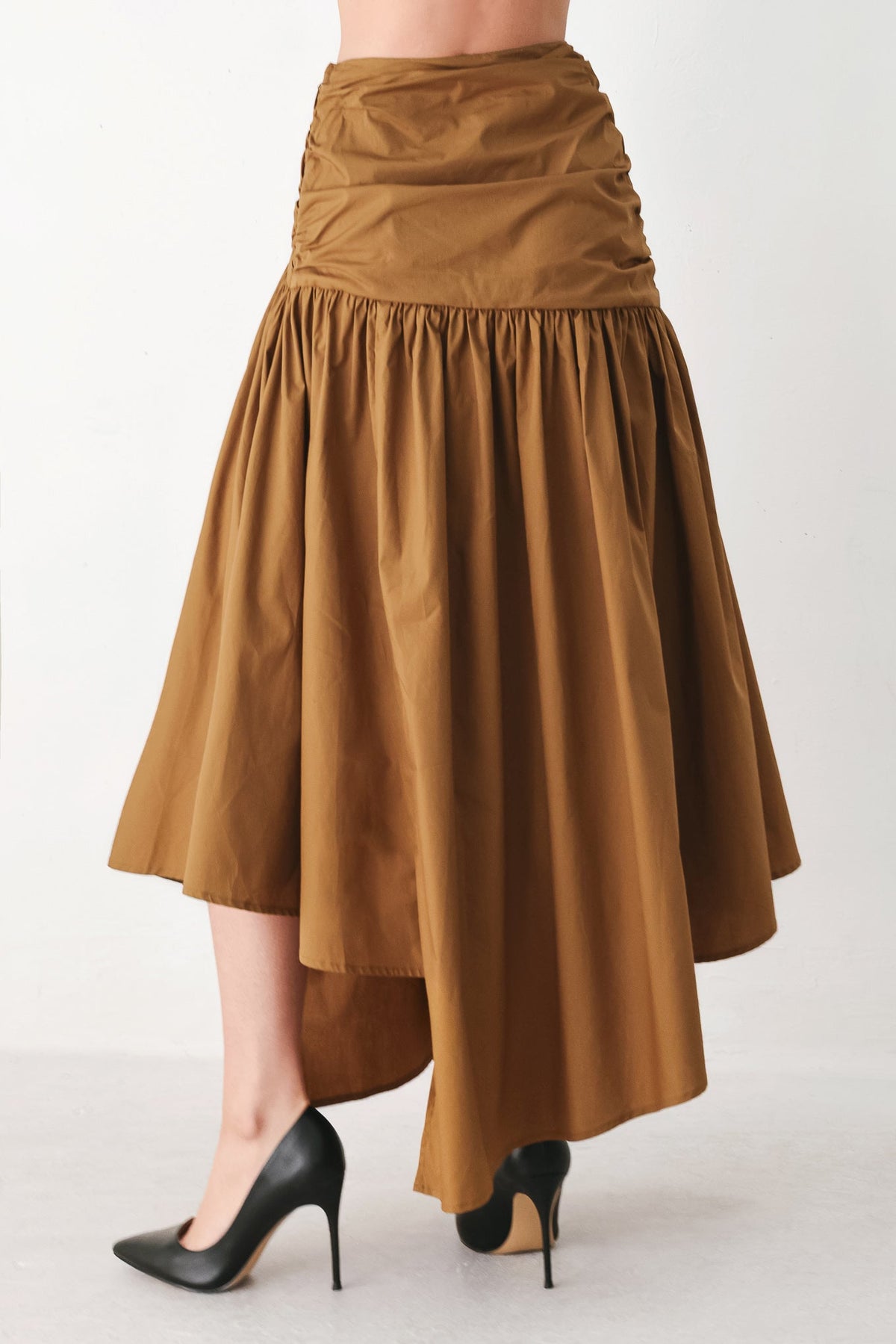FALDA MIDI TEJIDA EN CASCADA MARRÓN DORADO