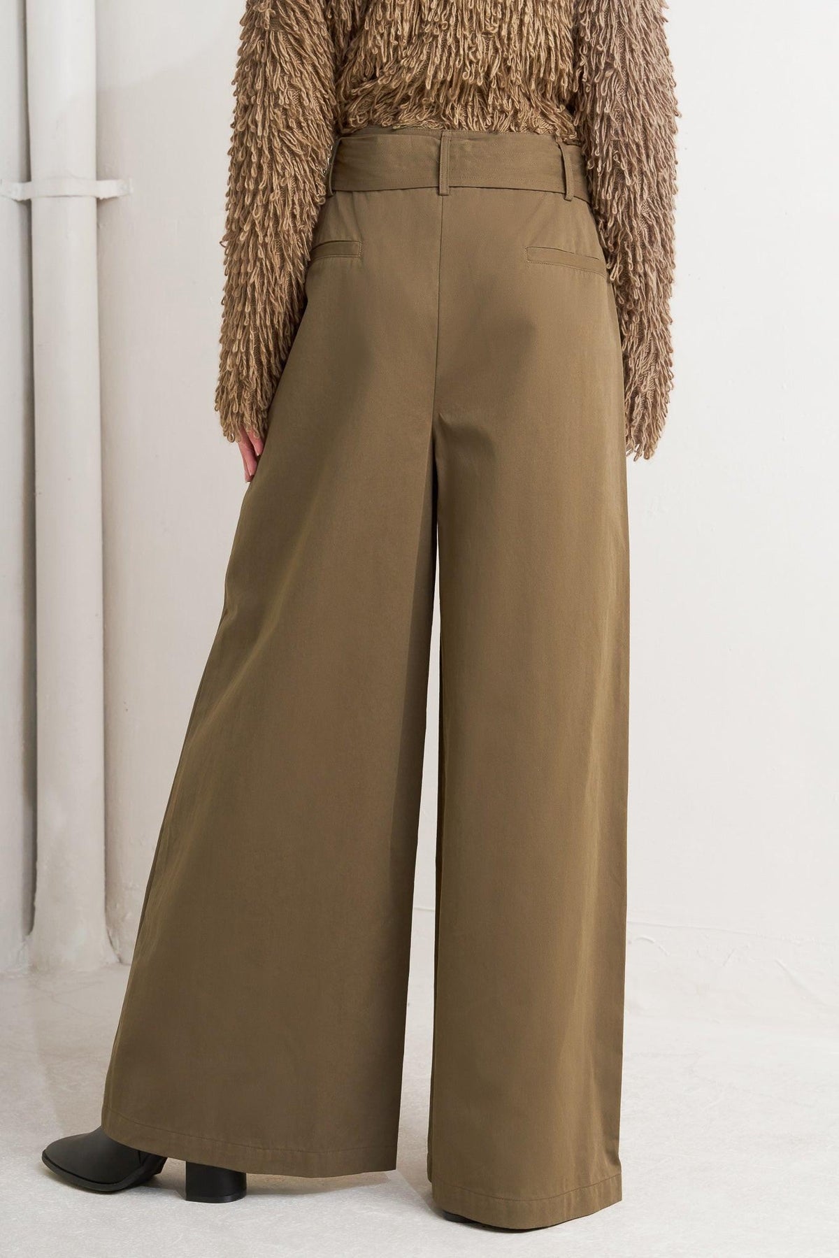 ELEGANCE UNVEILED WOVEN PANTS