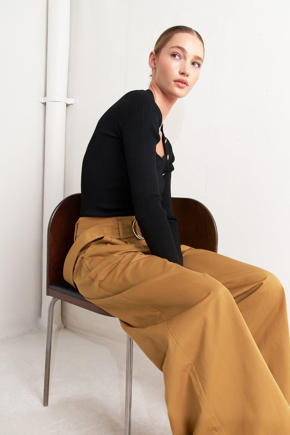 ELEGANCE UNVEILED WOVEN PANTS