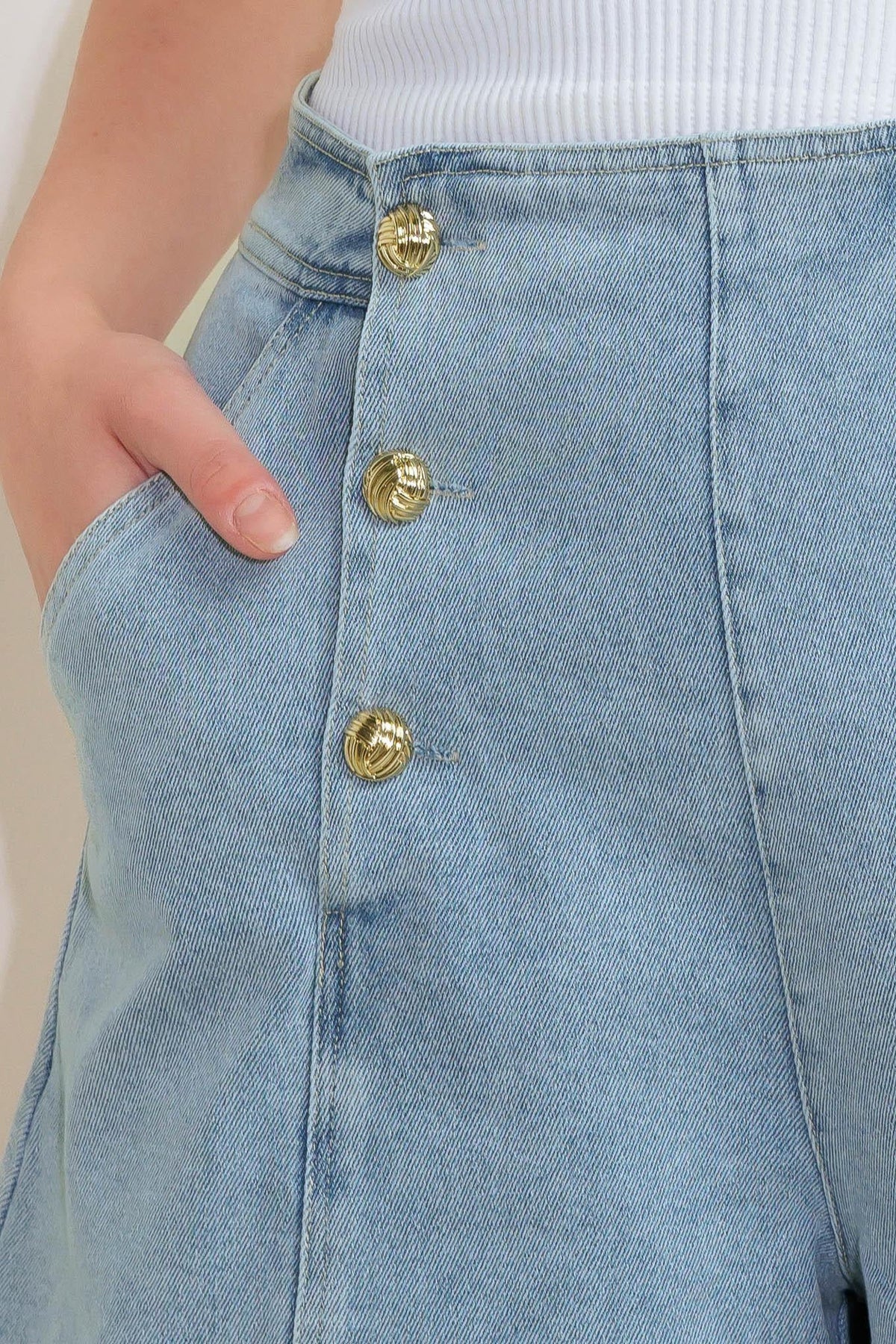 ANGEL WINGS AND CHAMOMILE DENIM WOVEN SHORTS