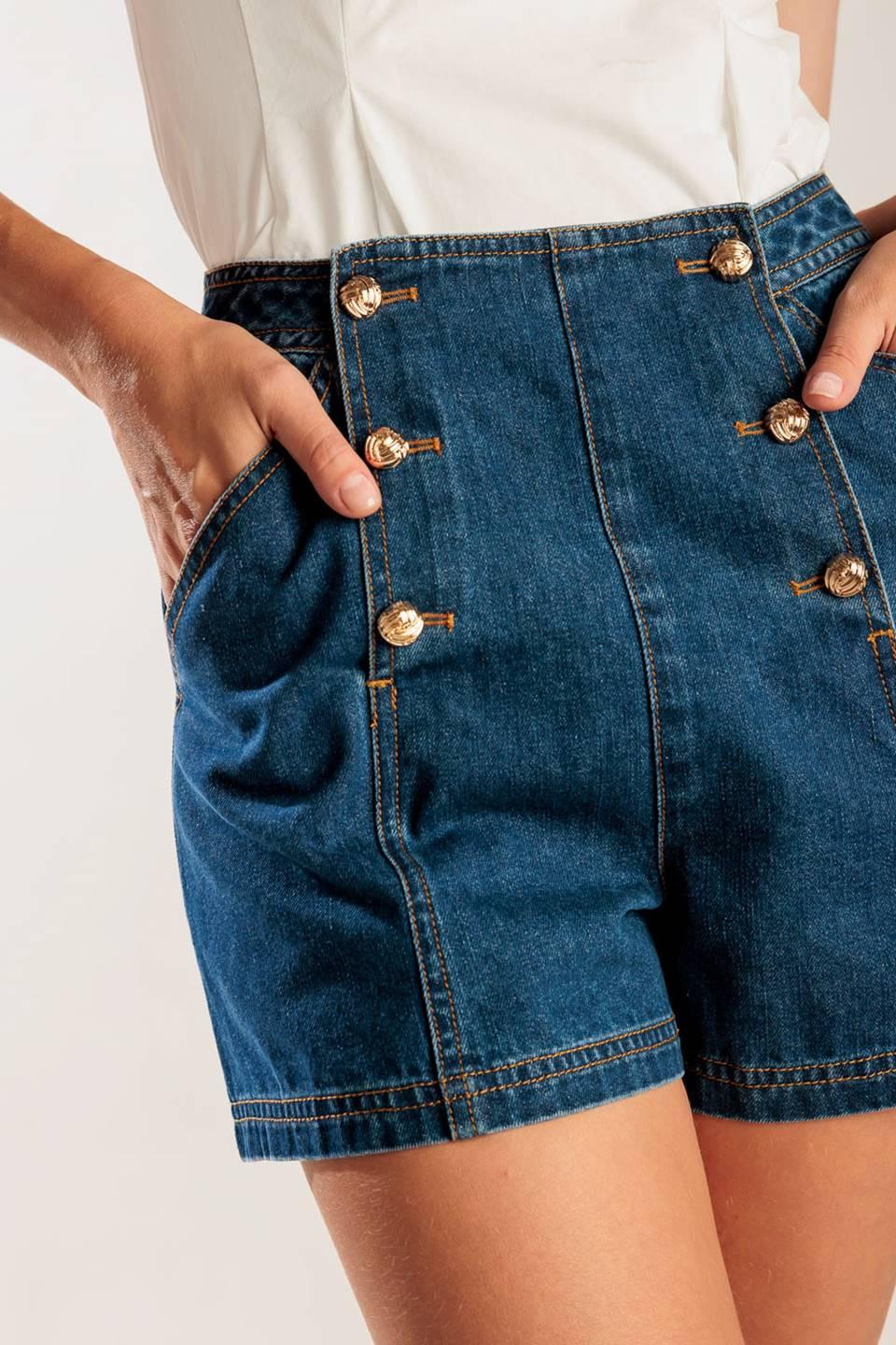 SHORT DE MEZCLILLA PARA CINE AL AIRE LIBRE