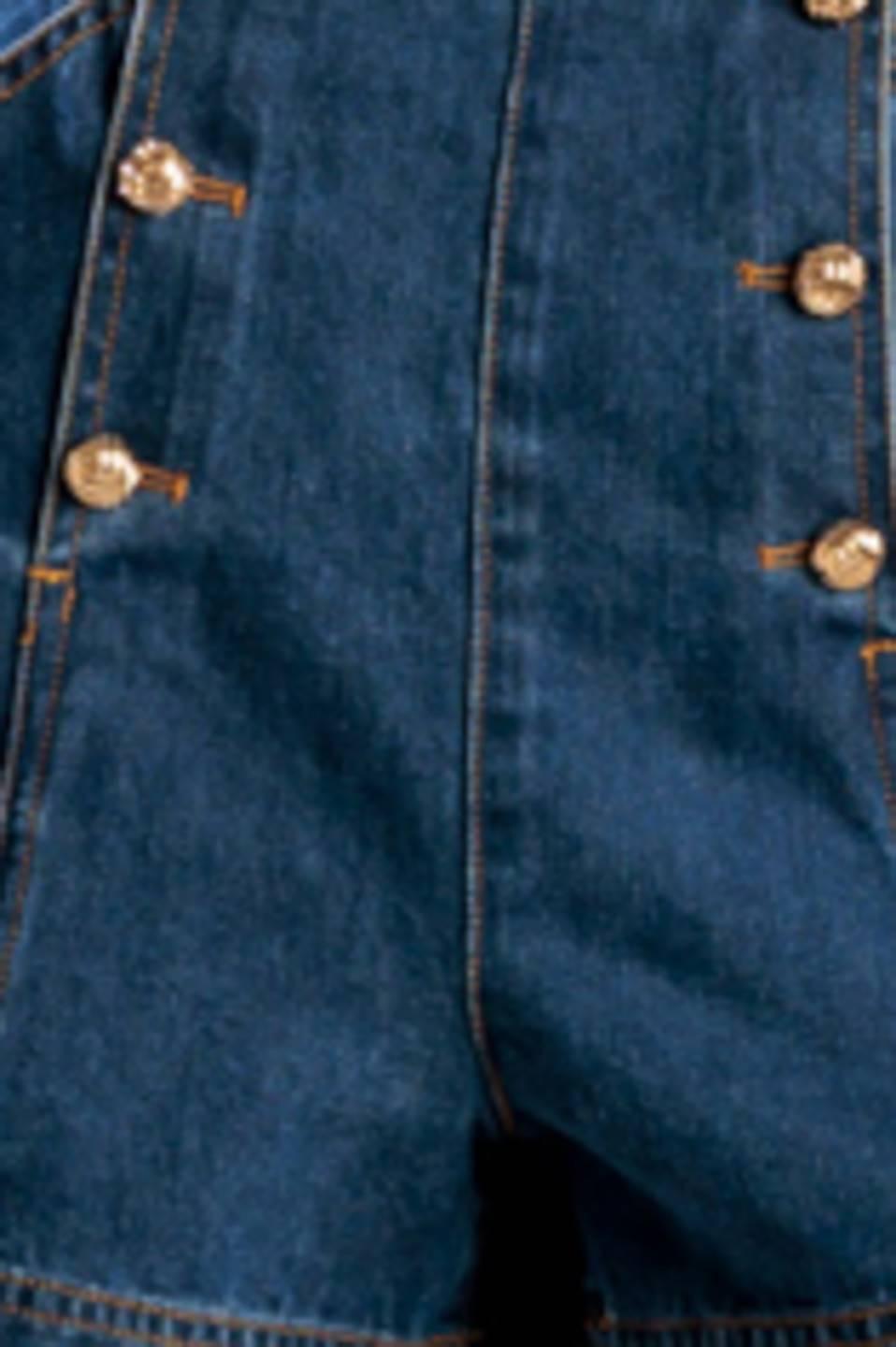 SHORT DE MEZCLILLA PARA CINE AL AIRE LIBRE