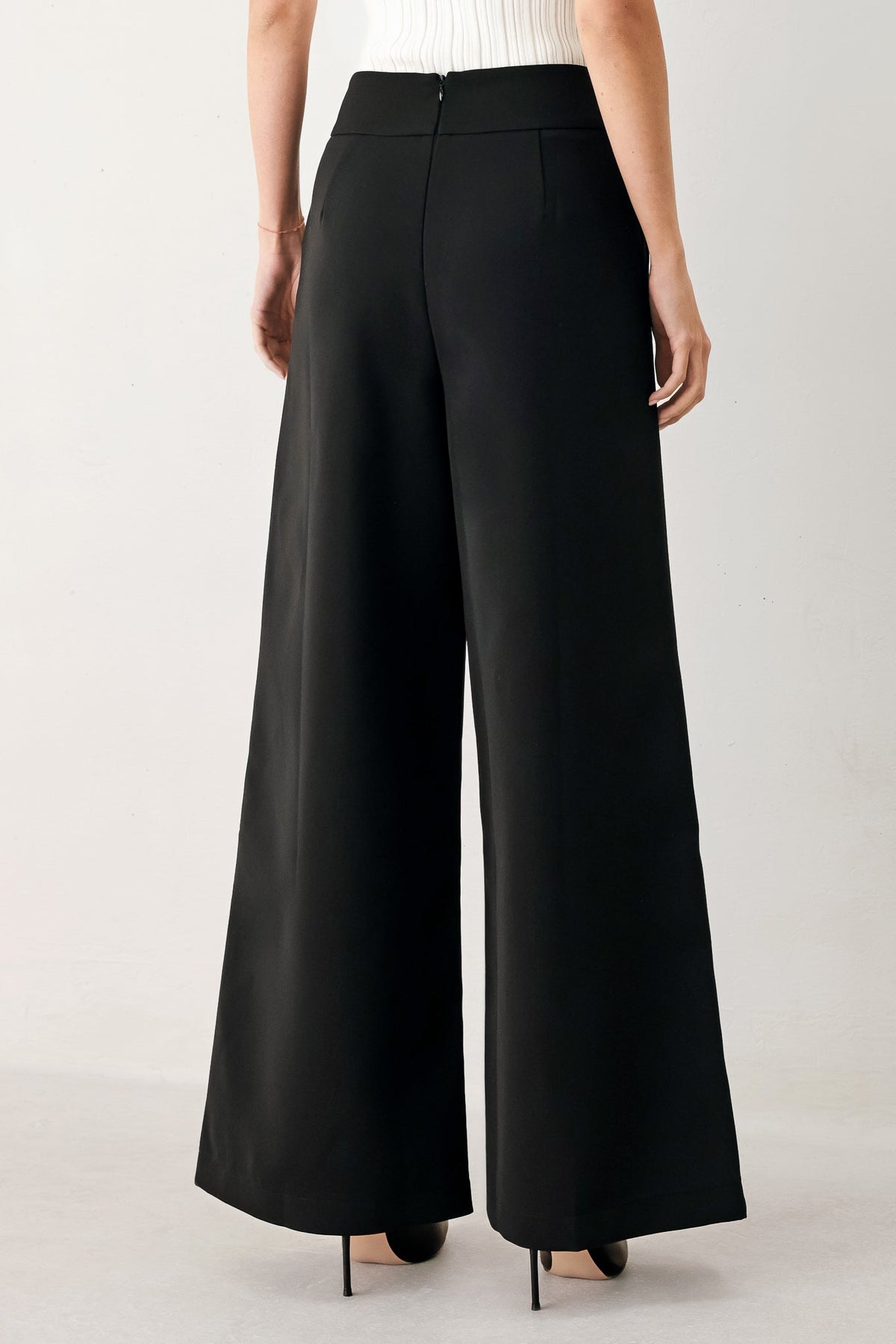 PANTALÓN TEJIDO ESTILO MODERNO