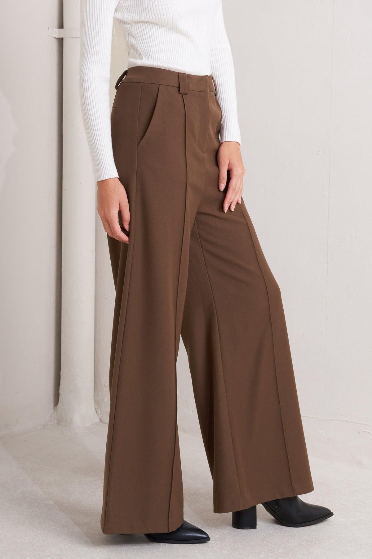 MONDAY FLOW BROWN WOVEN PANTS