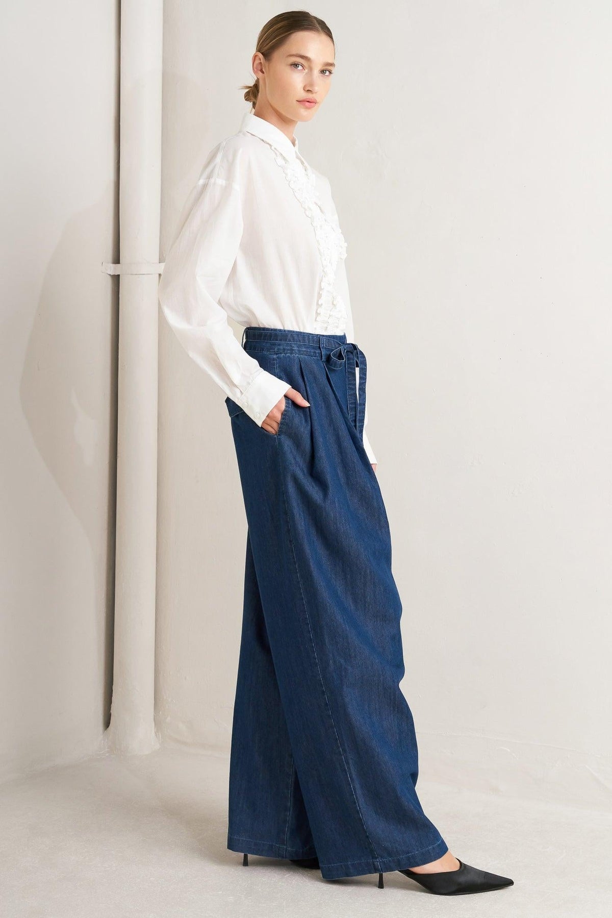 PANTALONES DE DENIM DE CORTE HOLGADO Y SASTRERÍA RELAJADA