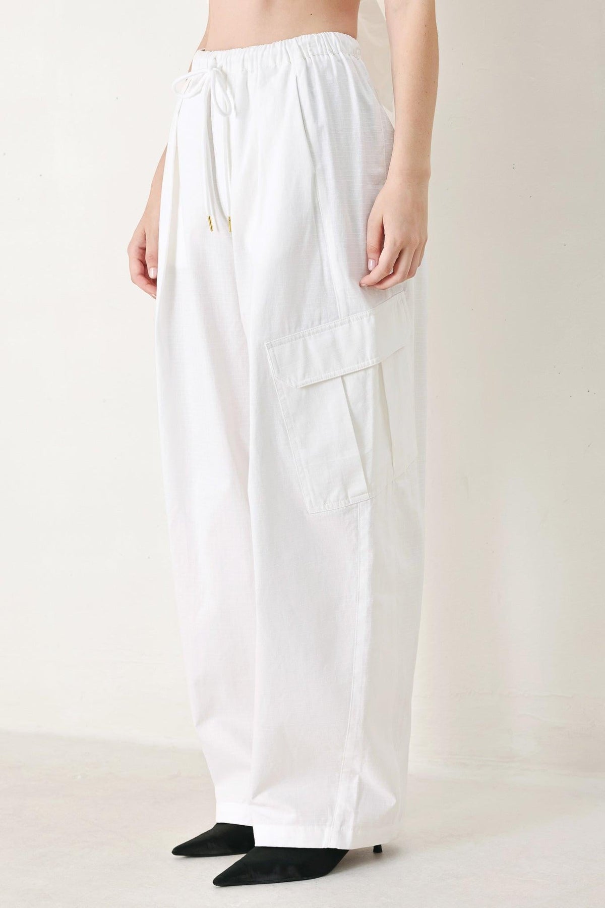PANTALONES TIPO GLOBO DE TEJIDO CRISP ESSENTIAL