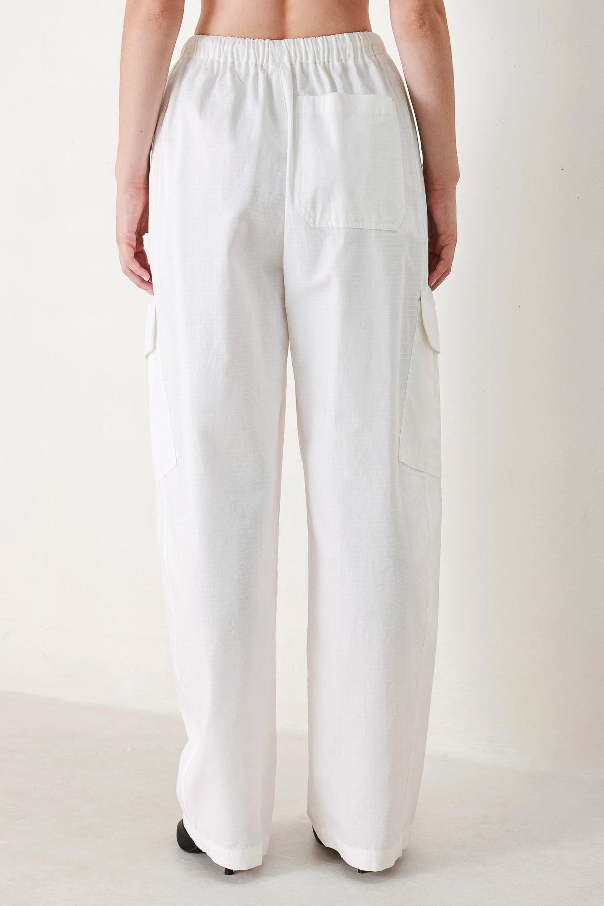 PANTALONES TIPO GLOBO DE TEJIDO CRISP ESSENTIAL