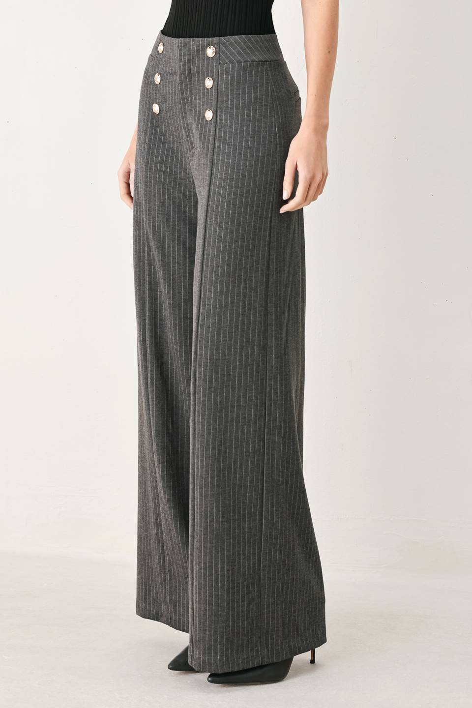 PANTALONES MODERNOS DE TEJIDO A RAYAS