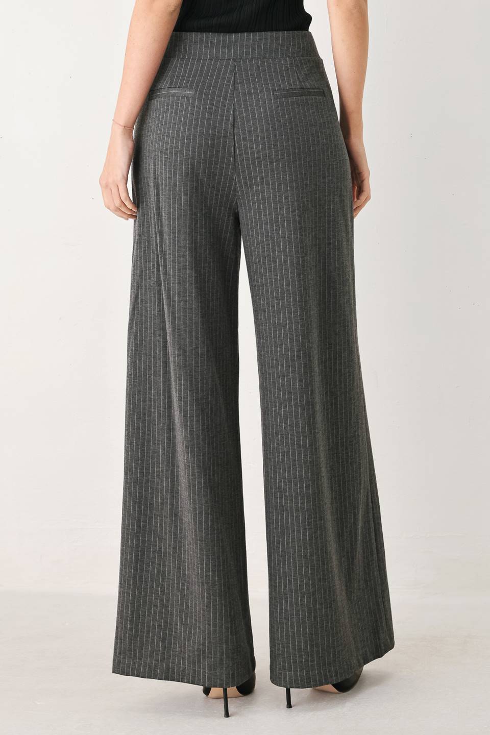 PANTALONES MODERNOS DE TEJIDO A RAYAS