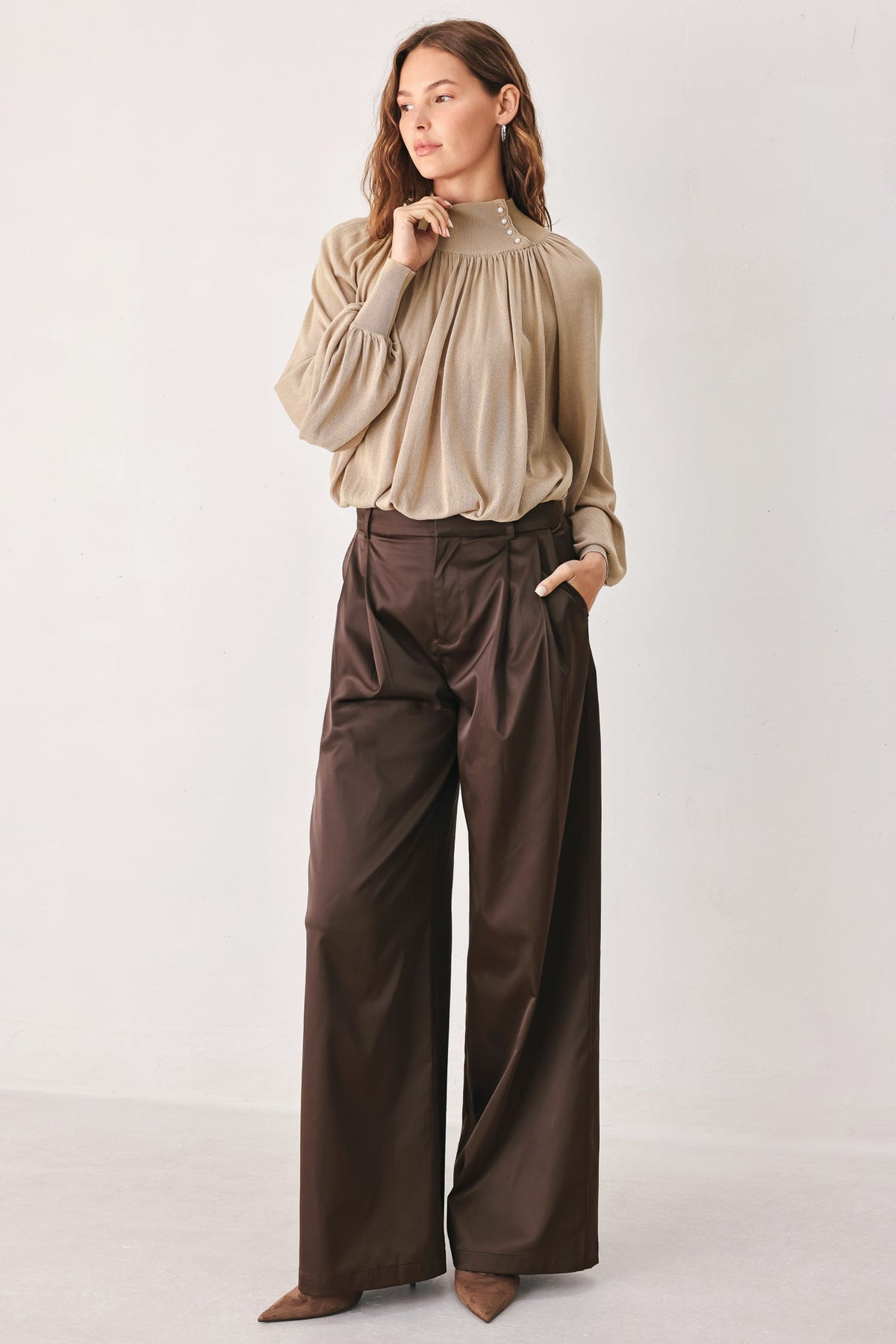 PANTALONES TEJIDOS DE CORTE RELAJADO COLOR PERGAMINO