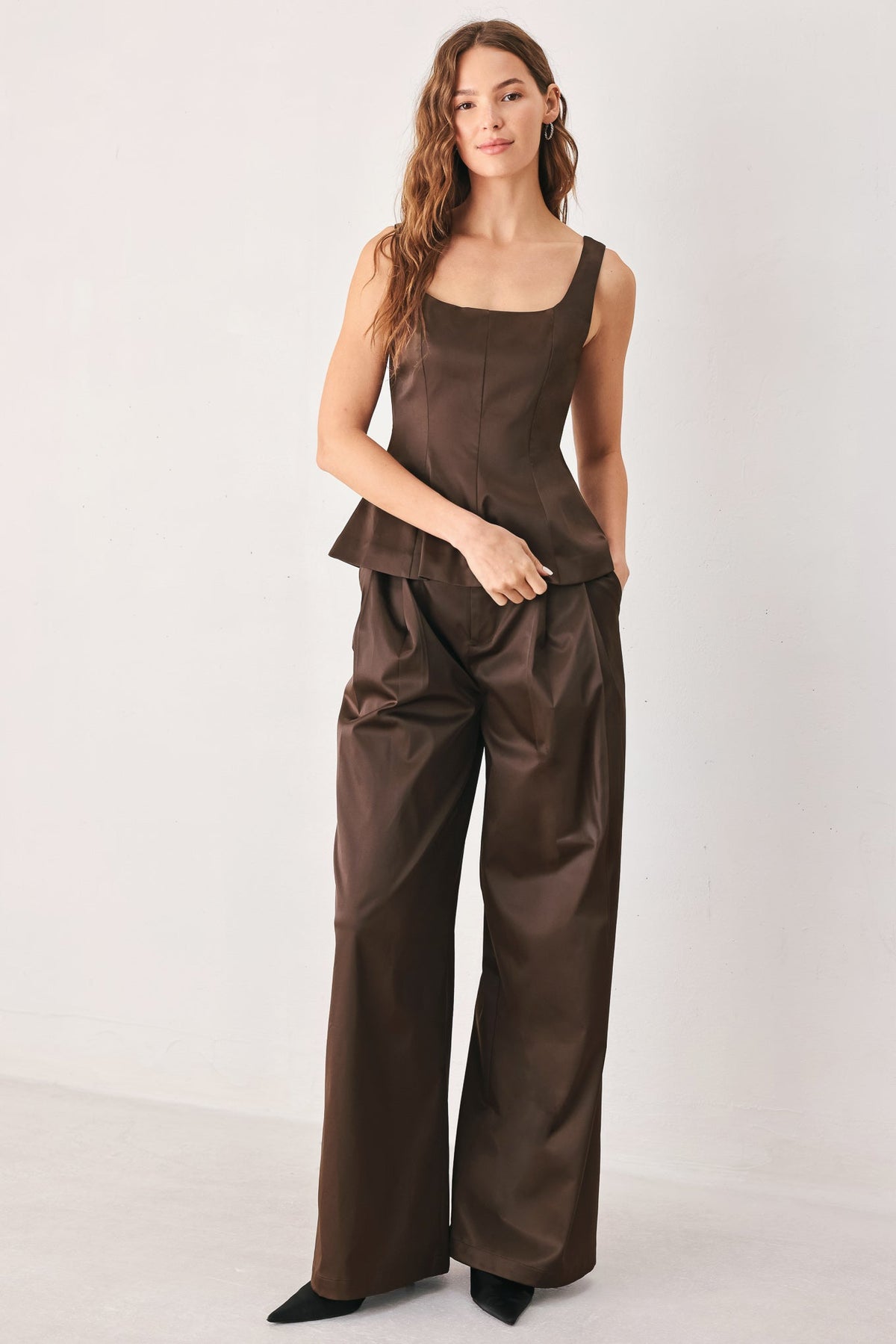 PANTALONES TEJIDOS DE CORTE RELAJADO COLOR PERGAMINO