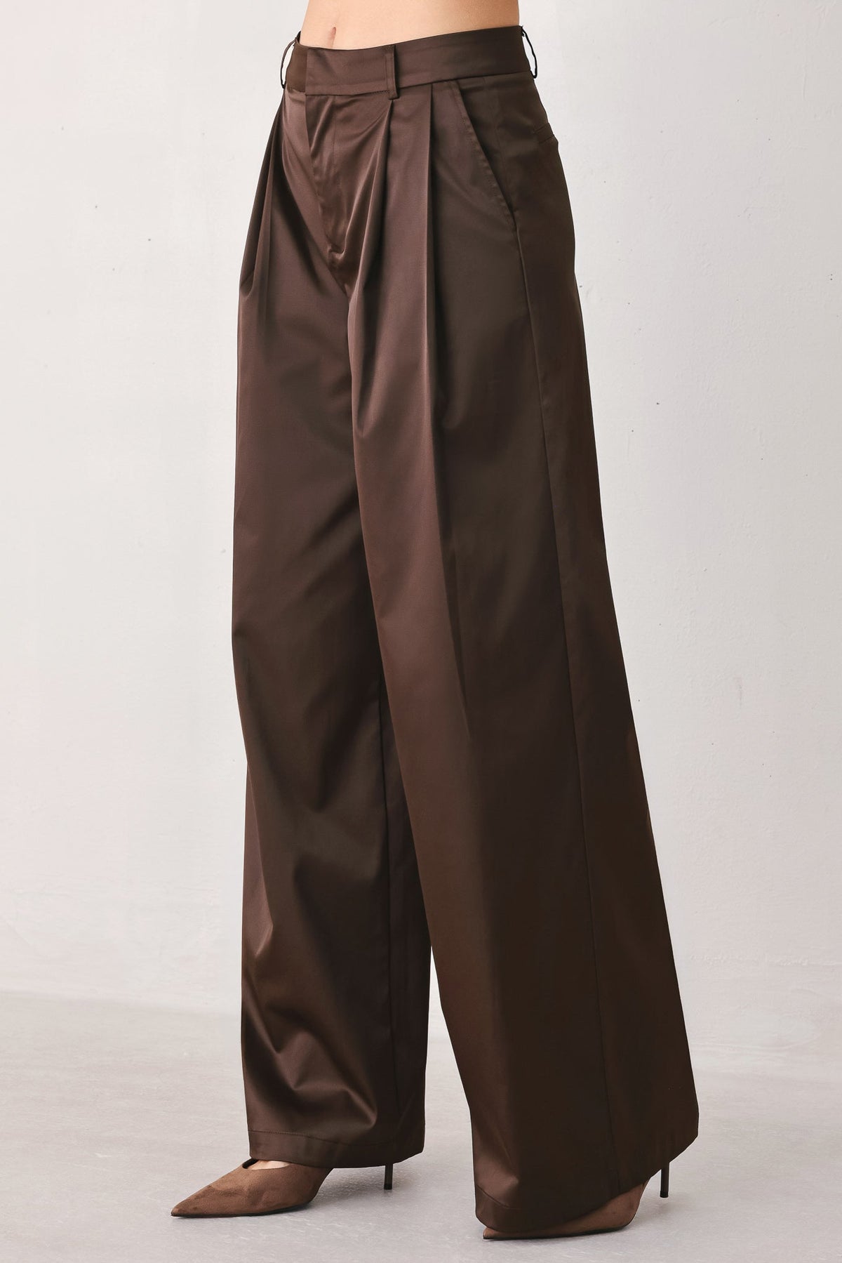 PANTALONES TEJIDOS DE CORTE RELAJADO COLOR PERGAMINO