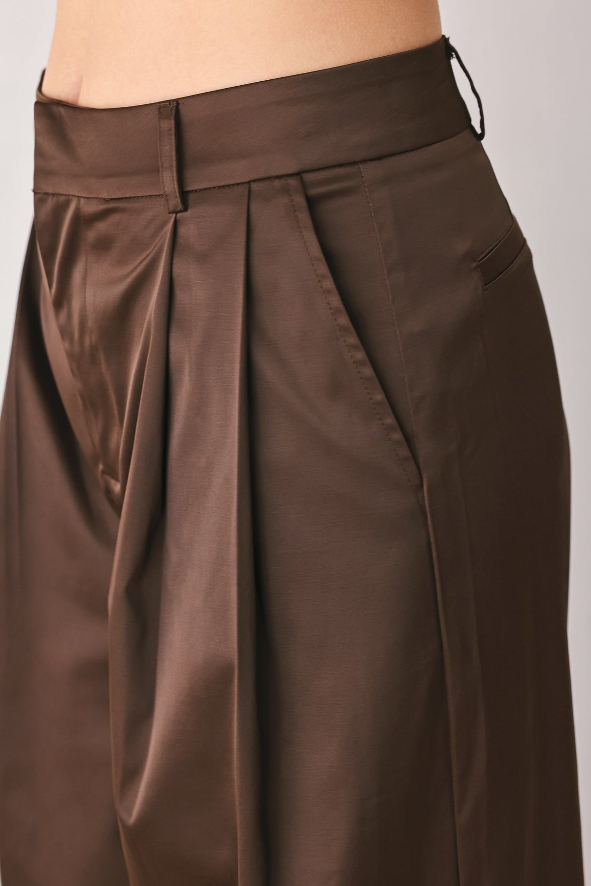 PANTALONES TEJIDOS DE CORTE RELAJADO COLOR PERGAMINO