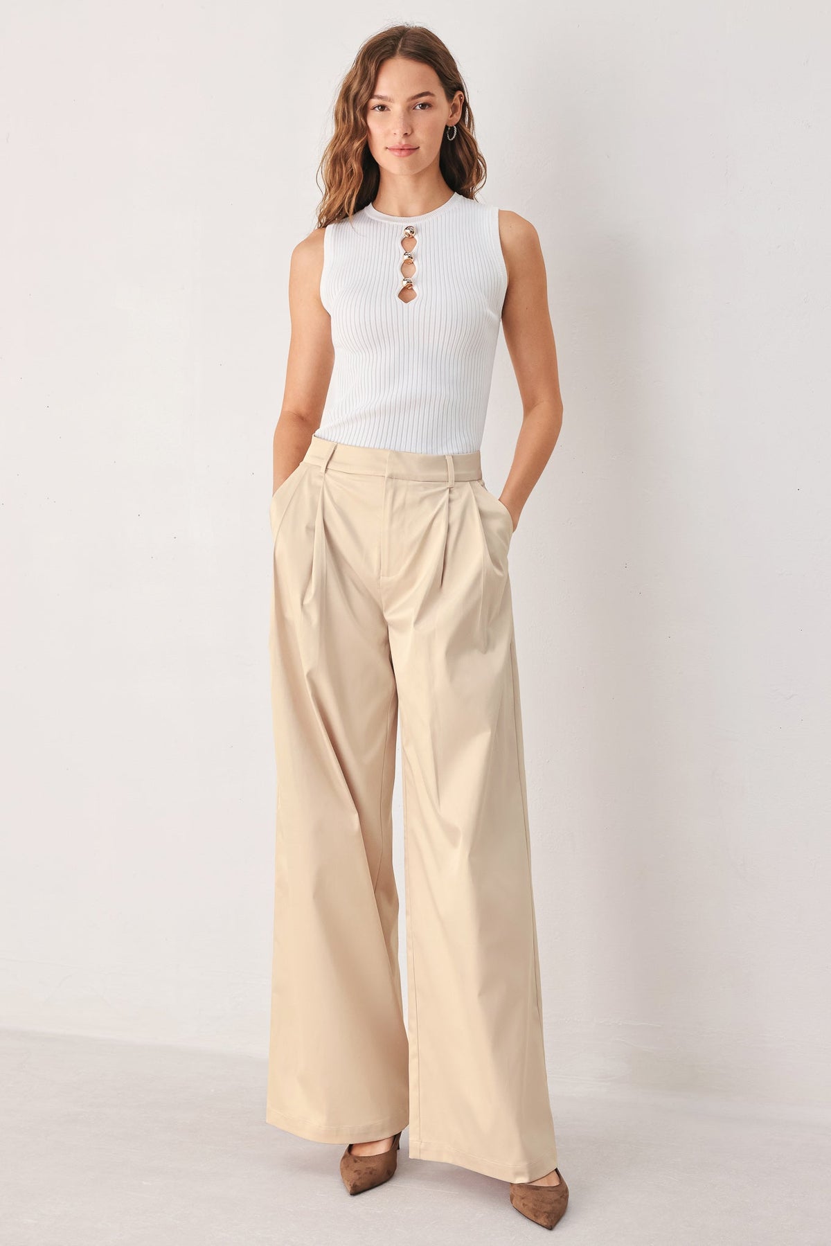 PANTALONES TEJIDOS DE CORTE RELAJADO COLOR PERGAMINO