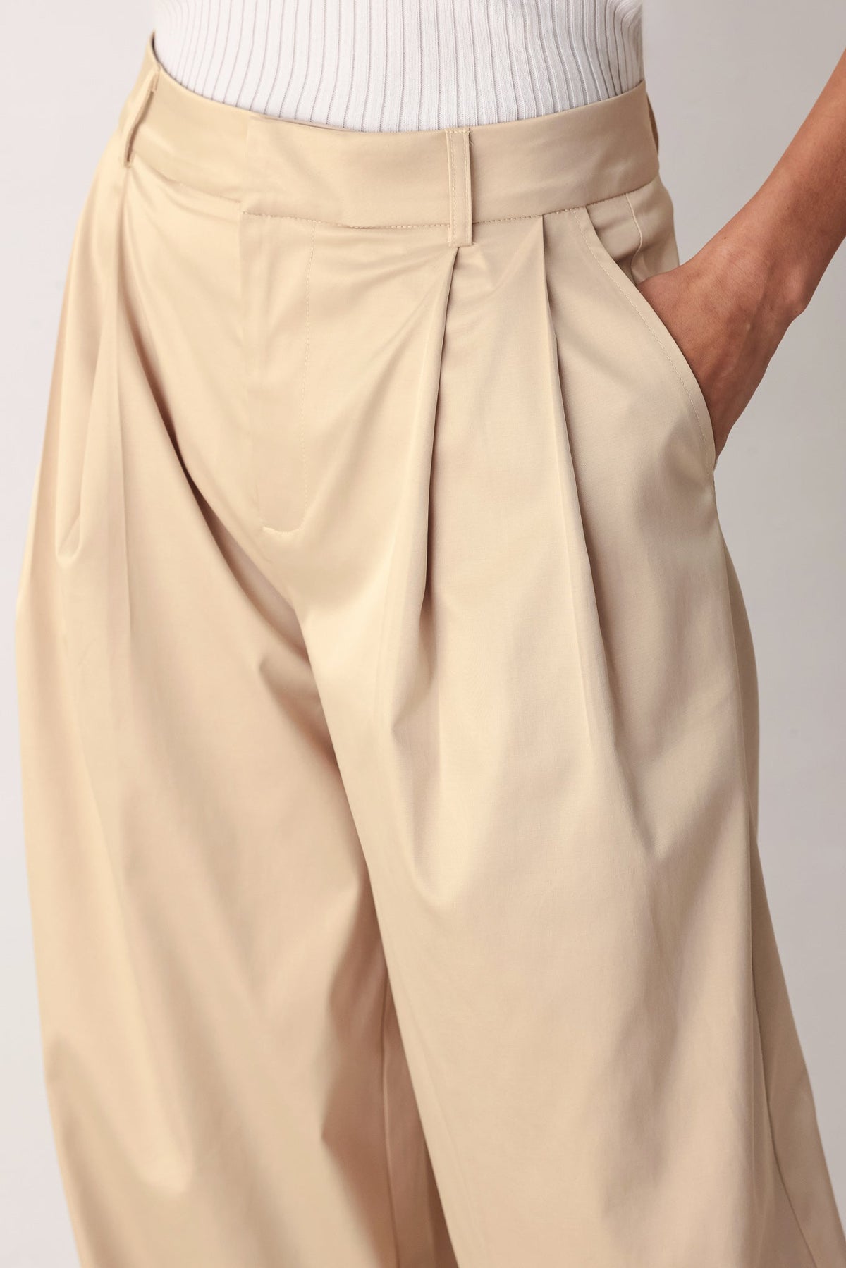 PANTALONES TEJIDOS DE CORTE RELAJADO COLOR PERGAMINO
