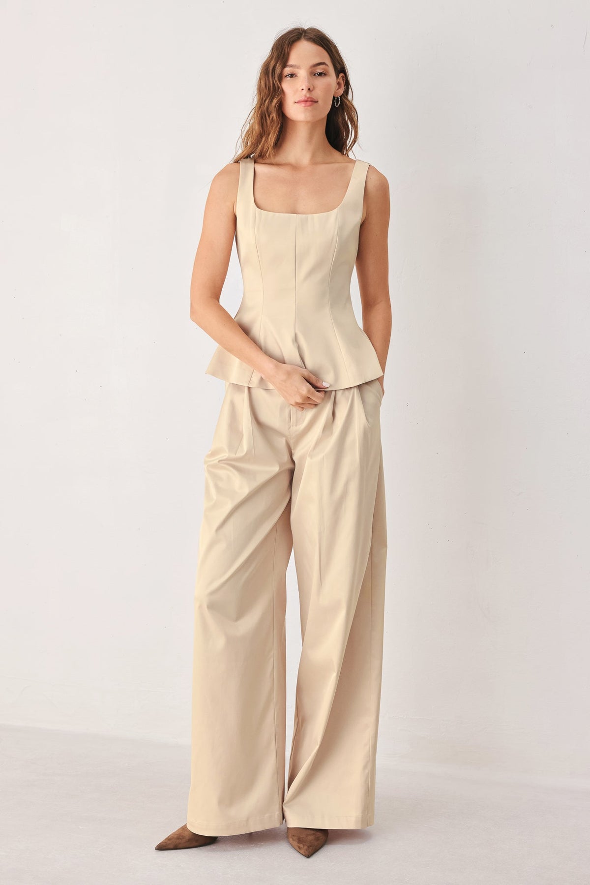 PANTALONES TEJIDOS DE CORTE RELAJADO COLOR PERGAMINO