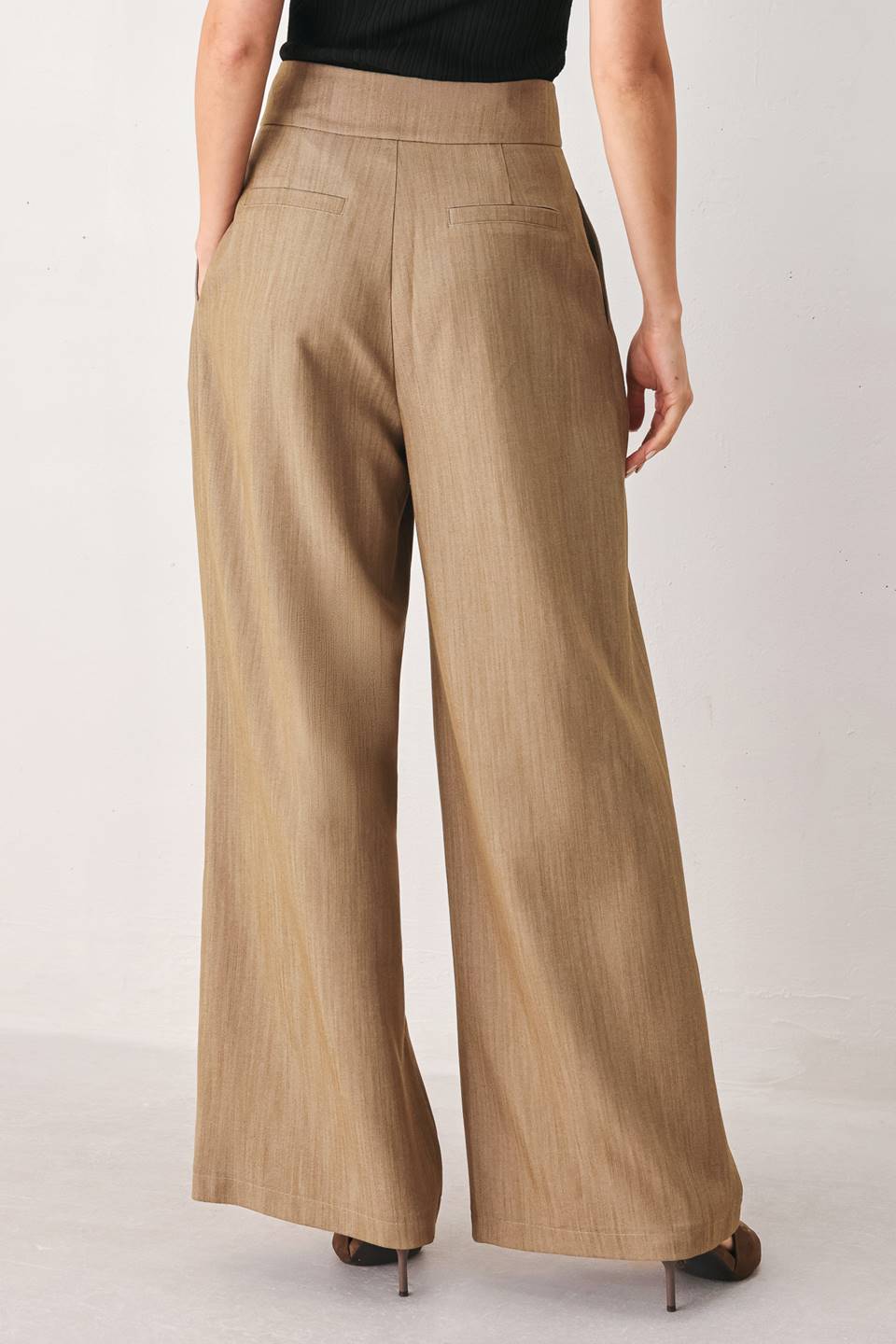 PANTALÓN TEJIDO RELAJADO LAVADO A LA PIEDRA