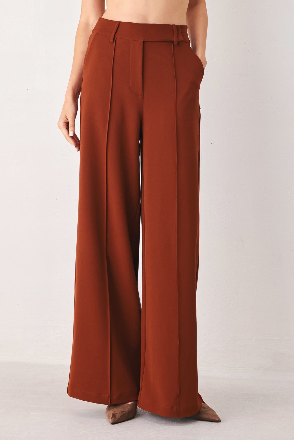 PANTALONES TEJIDOS DE PERNERA ANCHA CON CAÍDA COLOR ÓXIDO OTOÑAL