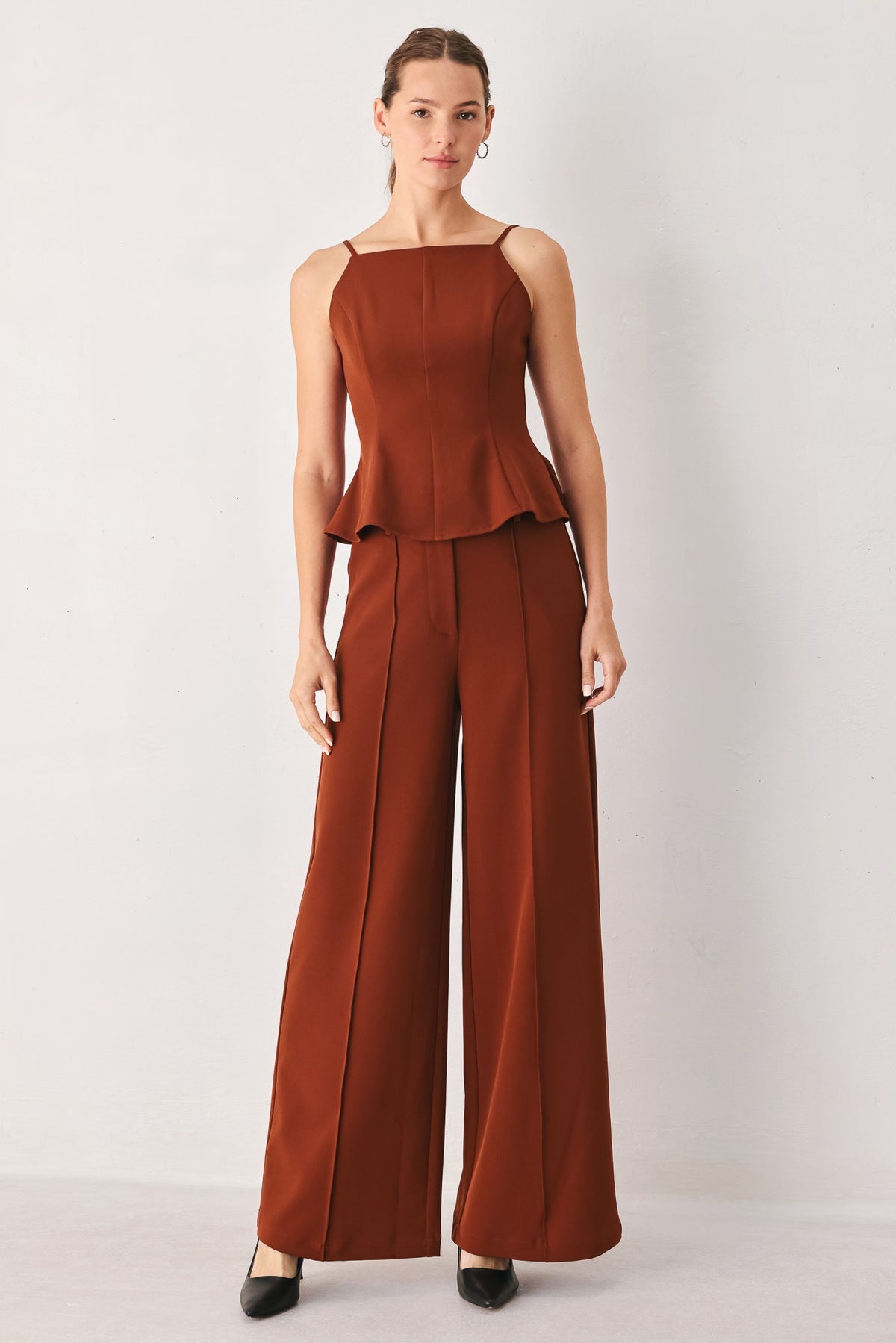 PANTALONES TEJIDOS DE PERNERA ANCHA CON CAÍDA COLOR ÓXIDO OTOÑAL