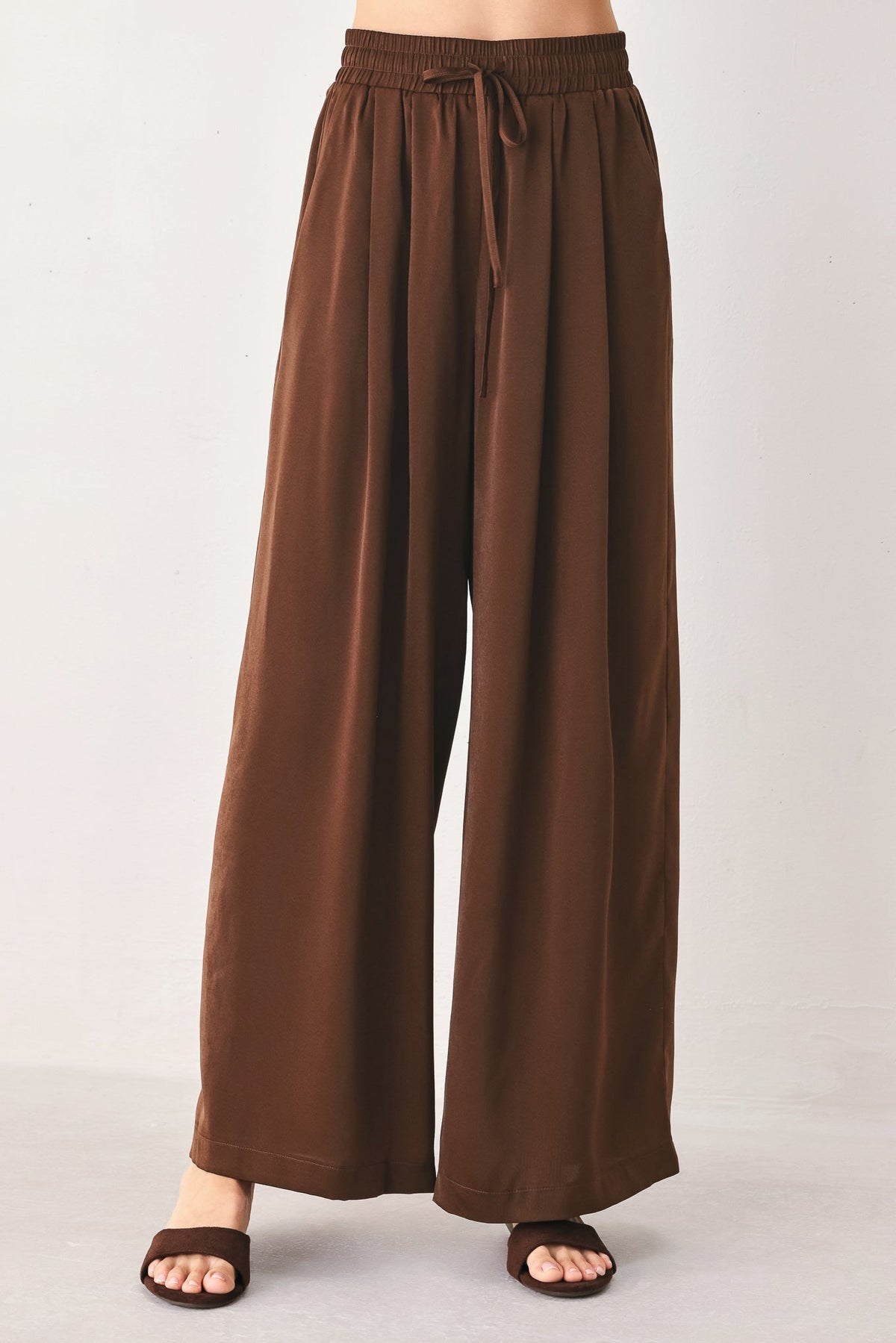 PANTALONES TEJIDOS CON CINTURA ELÁSTICA COLOR MARRÓN CANYON