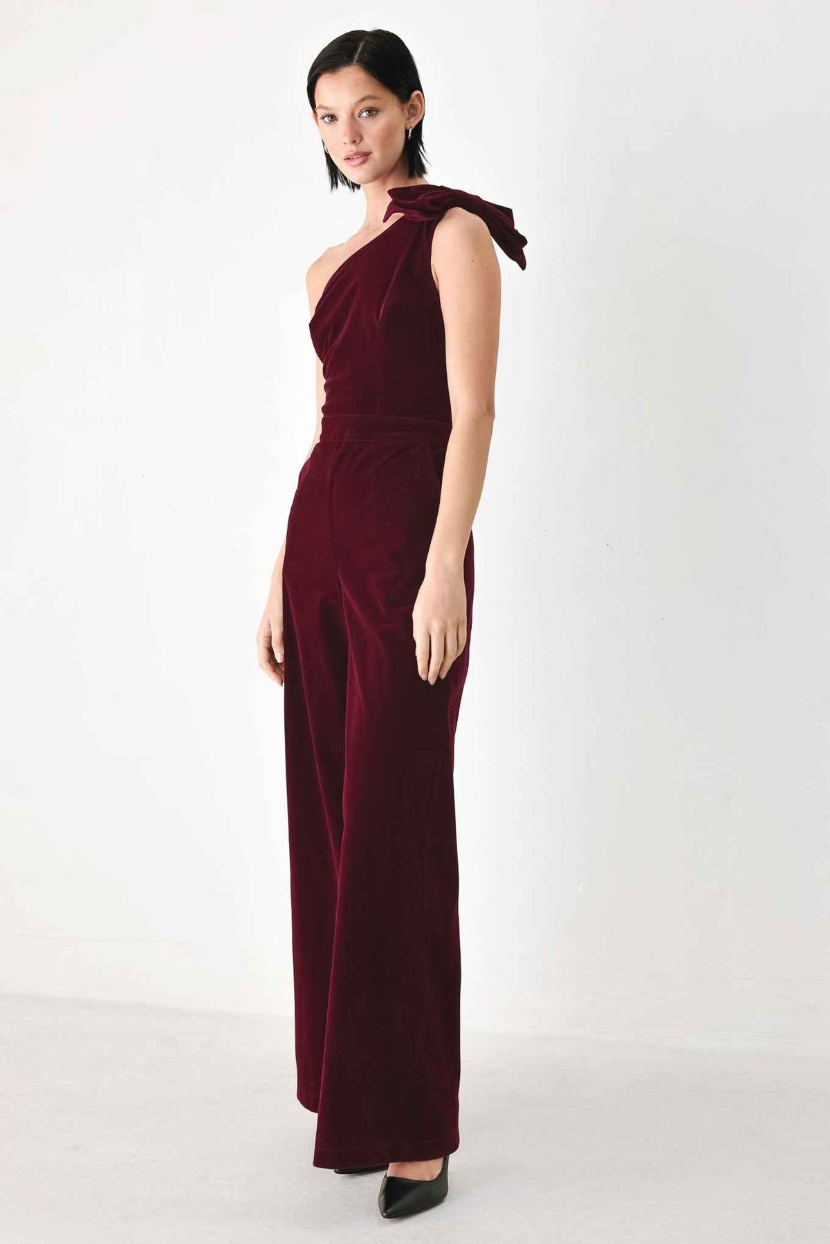 BERRY AFTER DARK VELVET BOW ONE-SHOULDER JUMPSUIT