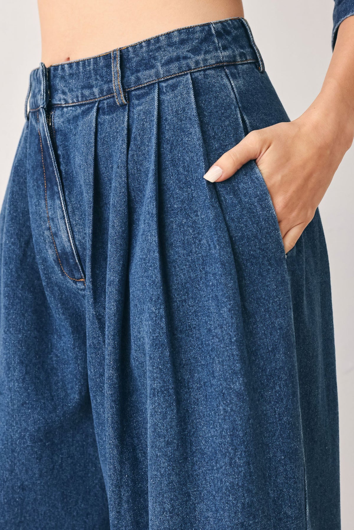 PANTALONES ANCHOS DE MEZCLILLA PLISADOS BLUE ECHO