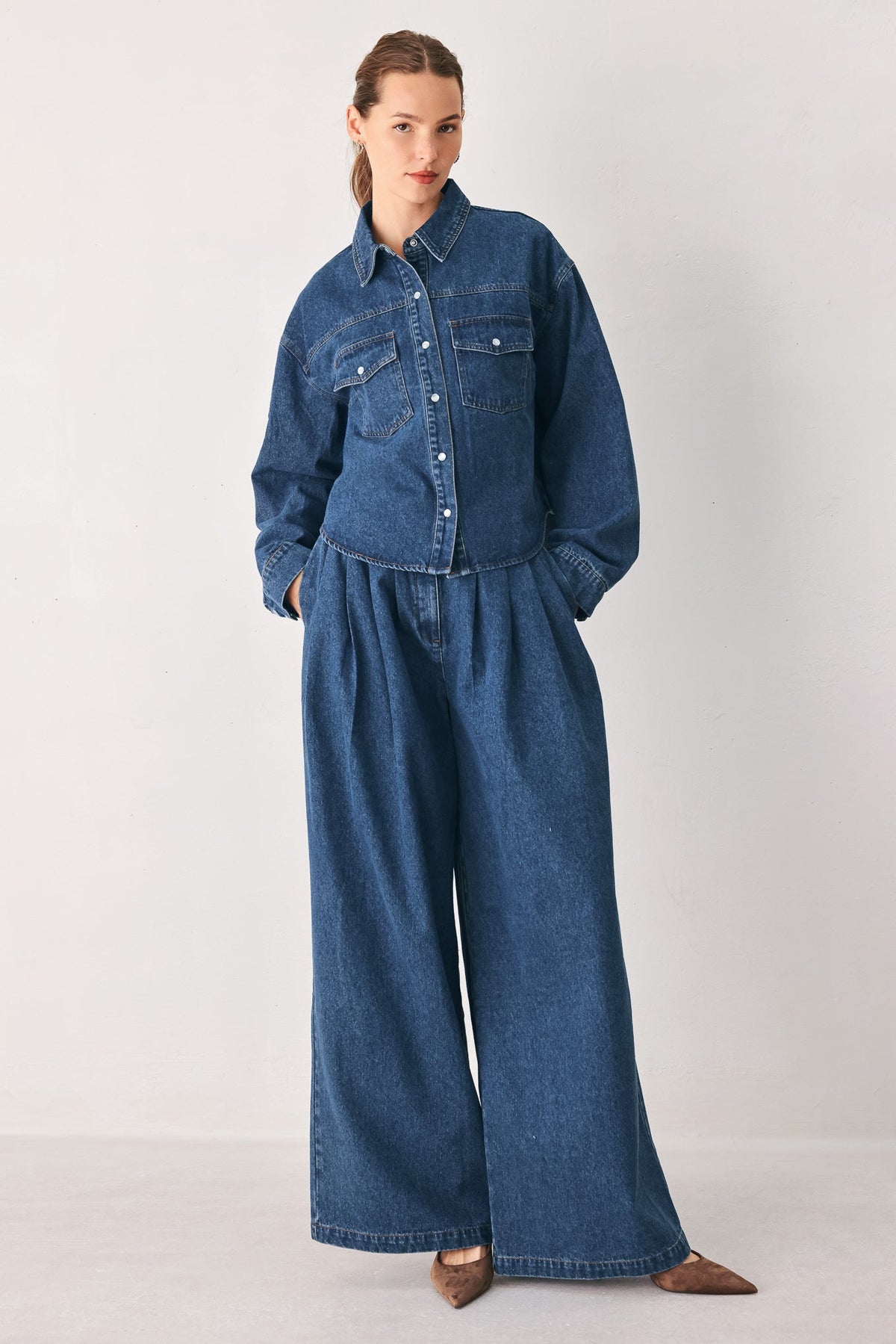 PANTALONES ANCHOS DE MEZCLILLA PLISADOS BLUE ECHO