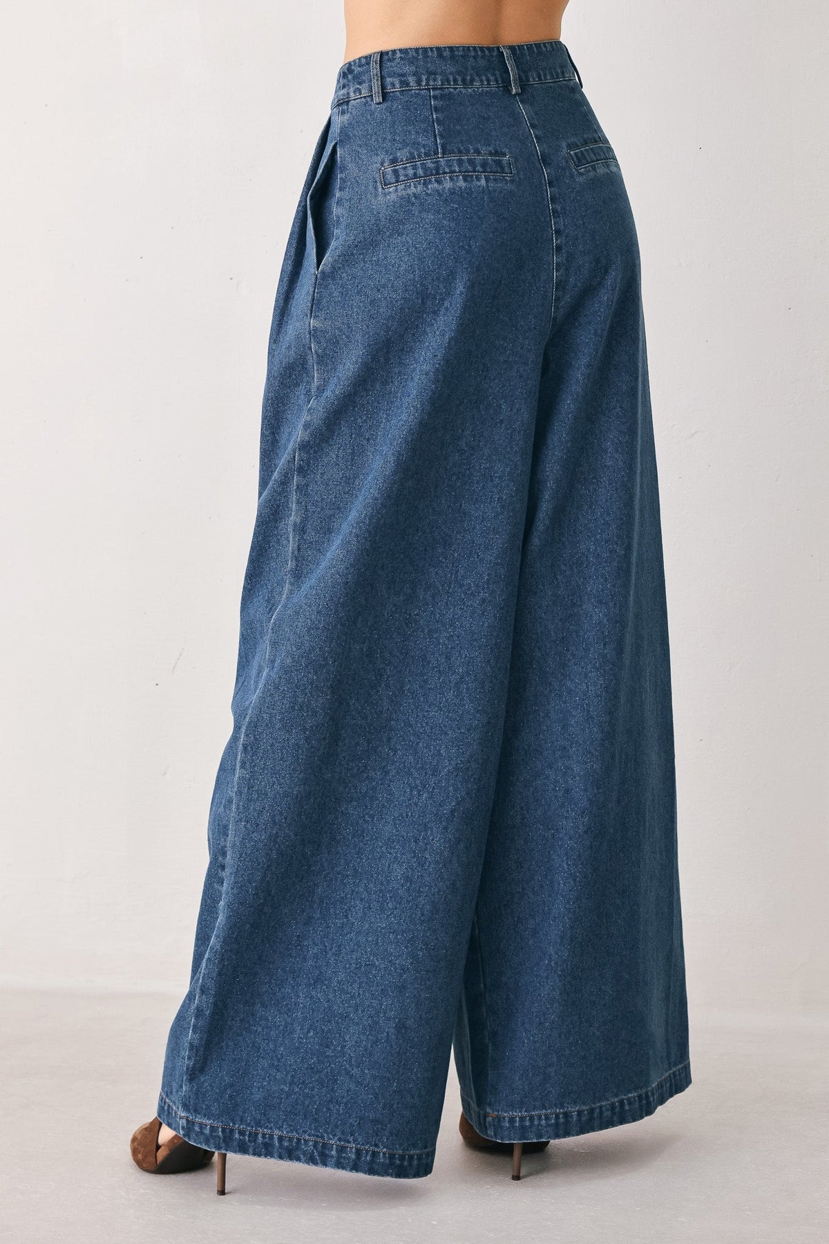PANTALONES ANCHOS DE MEZCLILLA PLISADOS BLUE ECHO
