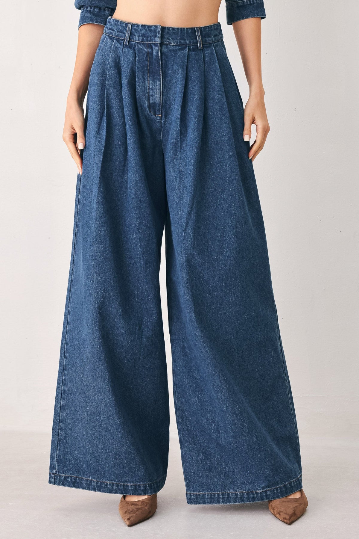 PANTALONES ANCHOS DE MEZCLILLA PLISADOS BLUE ECHO