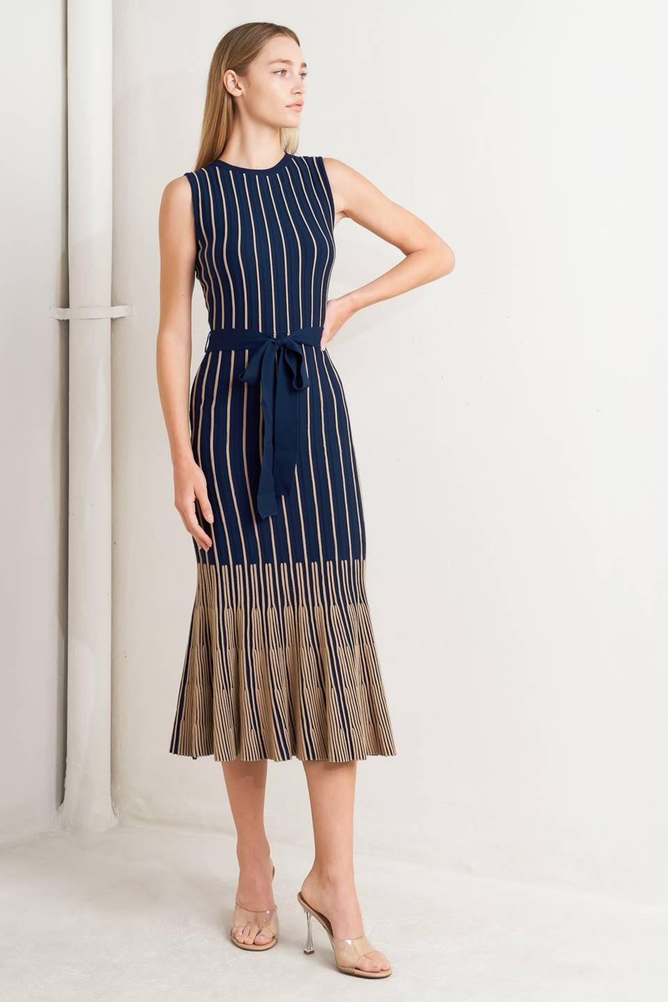 VESTIDO MIDI DE PUNTO CON CAÍDA Y TEXTURA SUAVE