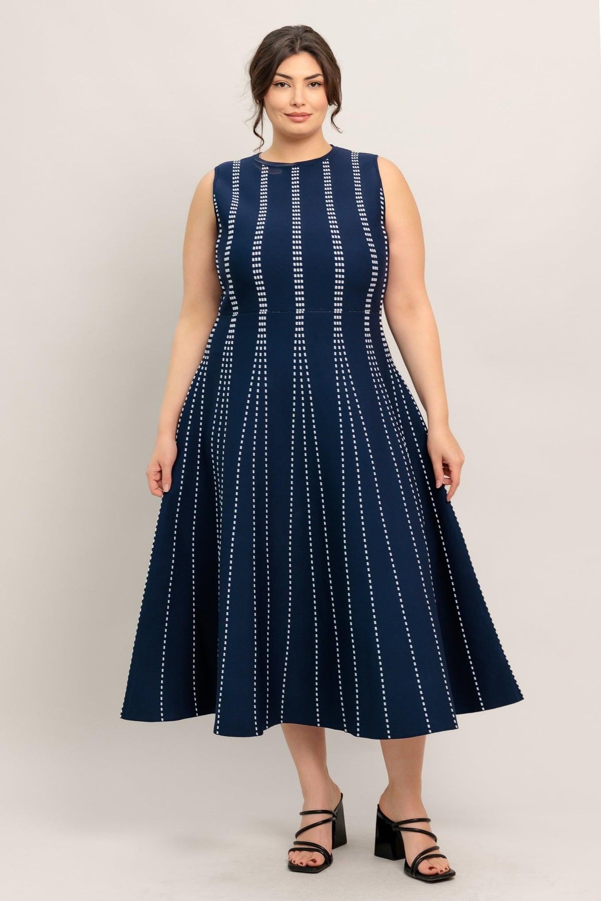 VESTIDO MIDI DE PUNTO JACQUARD PERFECTAMENTE EQUILIBRADO