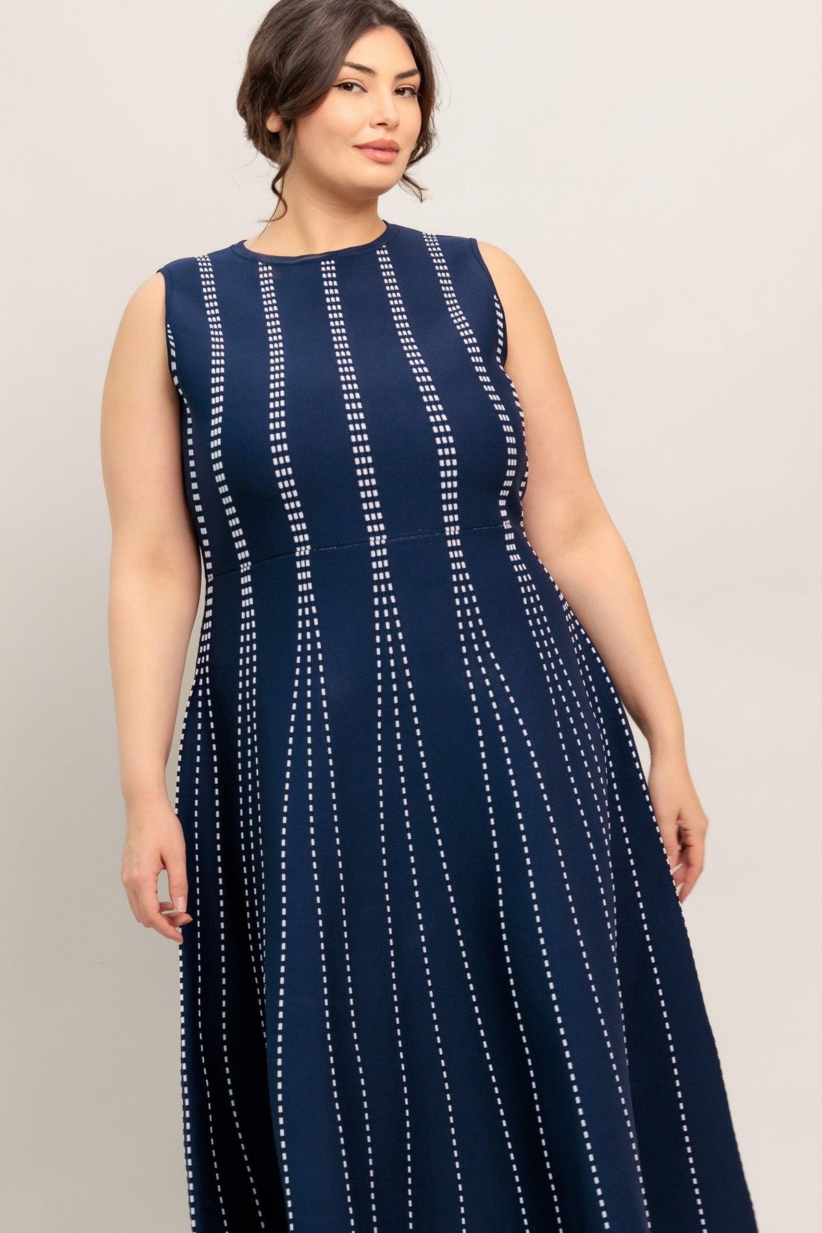 VESTIDO MIDI DE PUNTO JACQUARD PERFECTAMENTE EQUILIBRADO